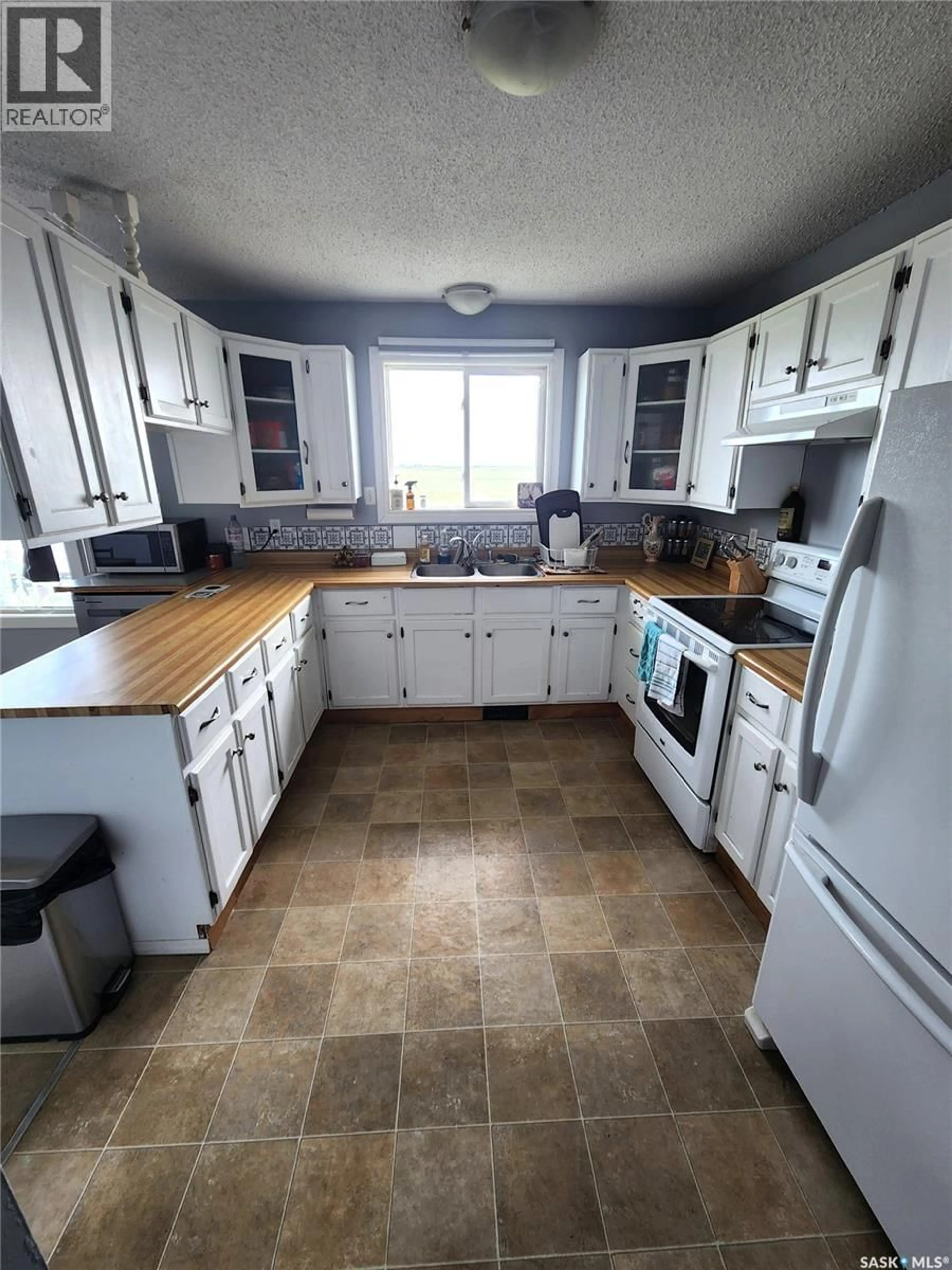 Standard kitchen, ceramic/tile floor for JANSSEN ACREAGE, Benson Rm No. 35 Saskatchewan S0C0L0
