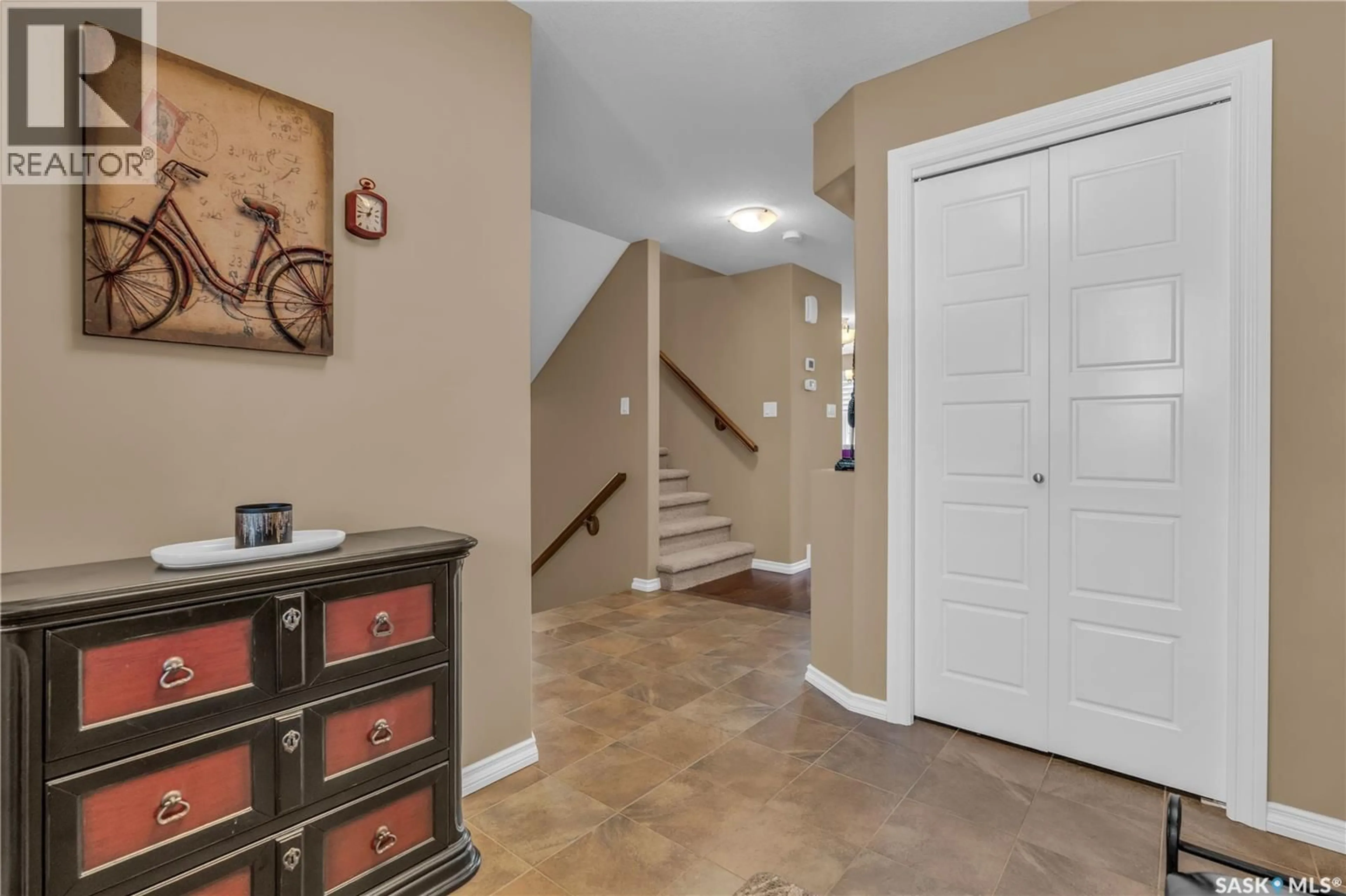 Indoor entryway for 146 4100 SANDHILL CRESCENT, Regina Saskatchewan S4V3G9
