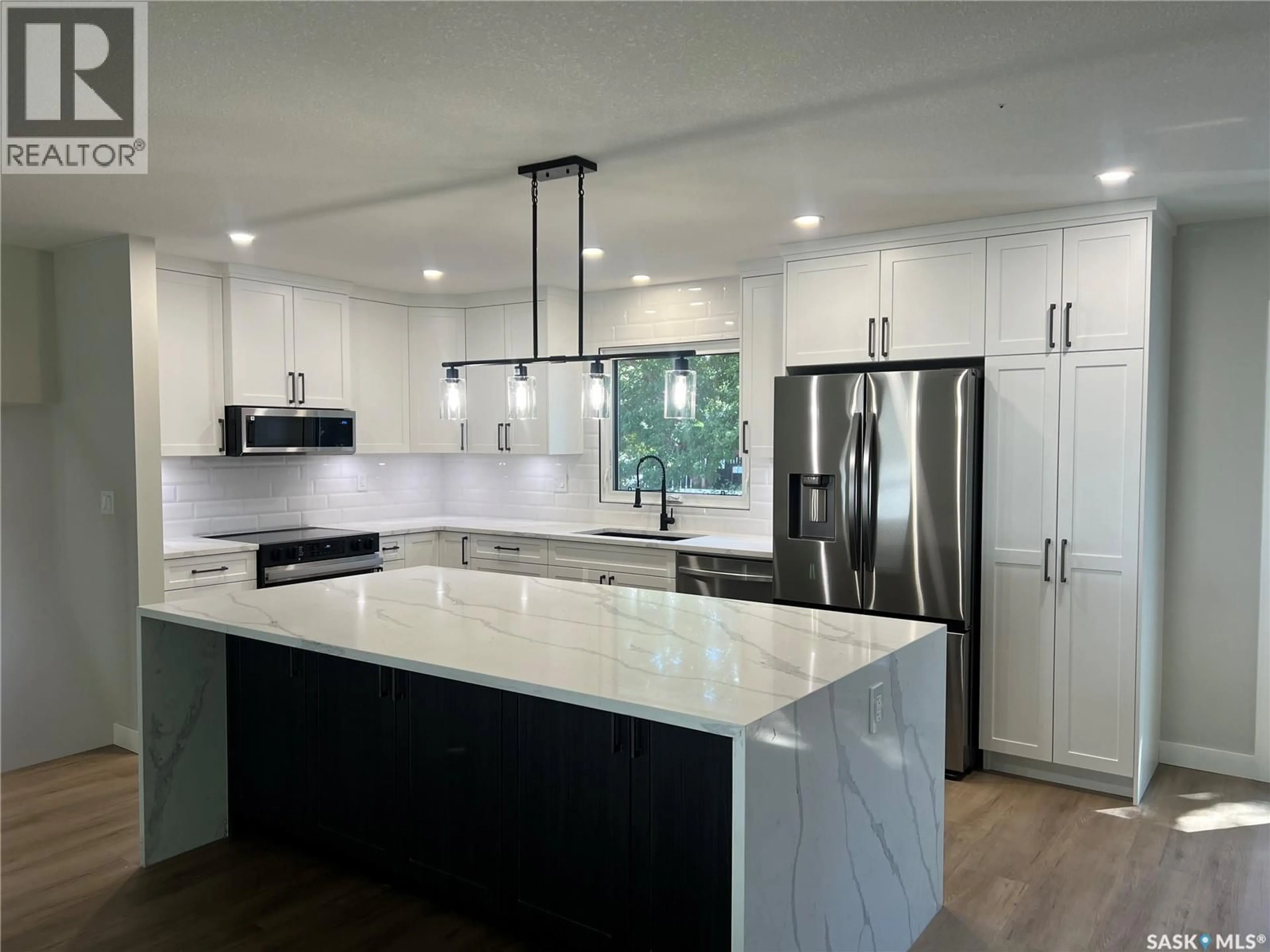 Contemporary kitchen, unknown for 27 LAUBACH AVENUE, Regina Saskatchewan S4S6C3