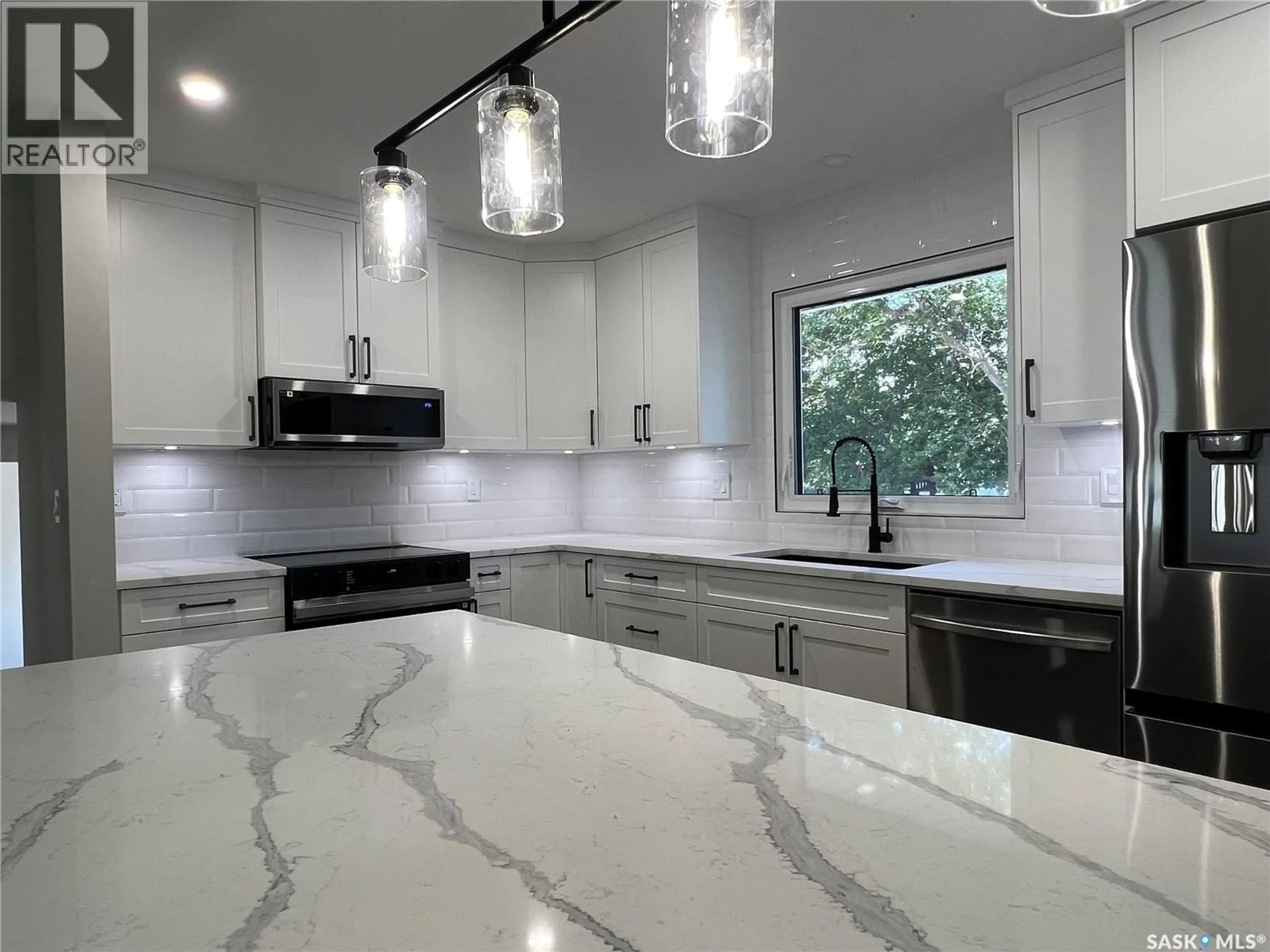 Contemporary kitchen, ceramic/tile floor for 27 LAUBACH AVENUE, Regina Saskatchewan S4S6C3
