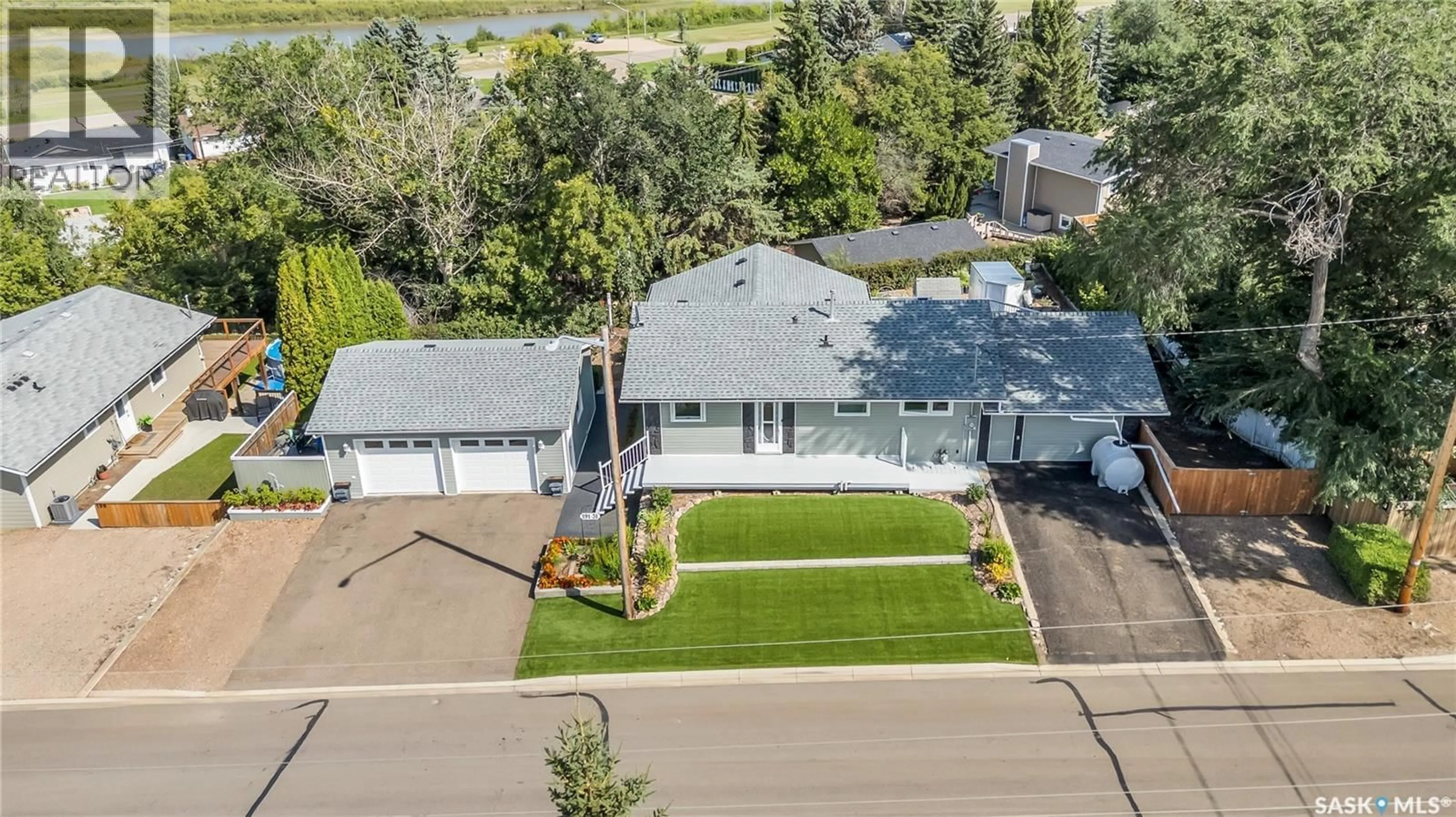 A pic from outside/outdoor area/front of a property/back of a property/a pic from drone, street for 191 31ST STREET, Battleford Saskatchewan S0M0E0
