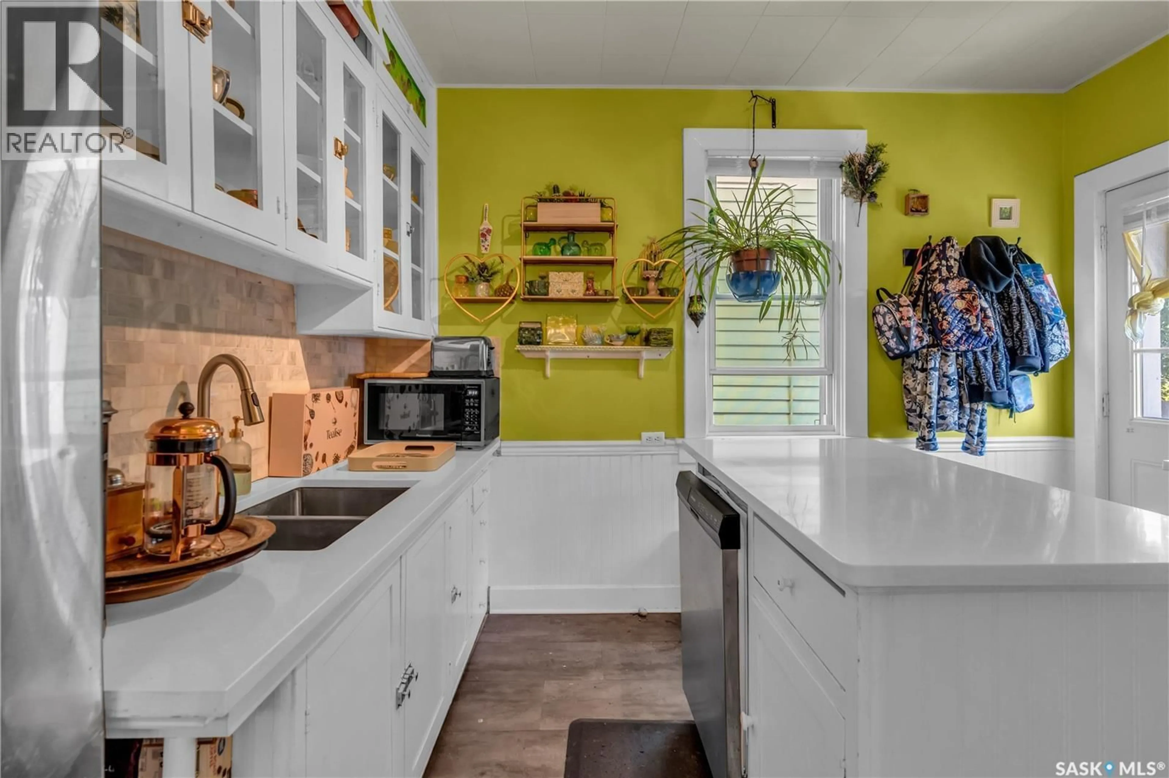 Open concept kitchen, ceramic/tile floor for 2152 RAE STREET, Regina Saskatchewan S4T2E7