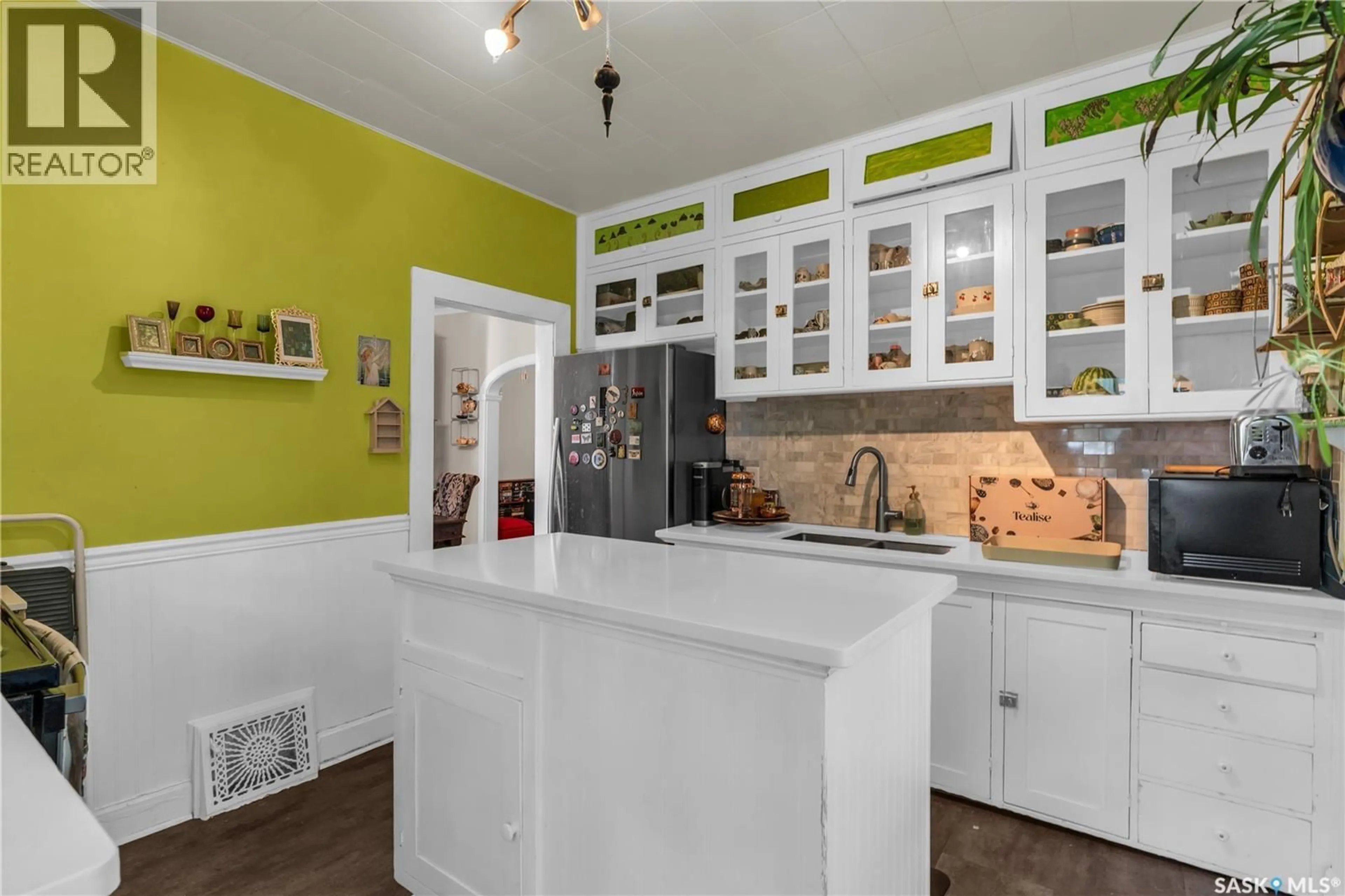 Open concept kitchen, ceramic/tile floor for 2152 RAE STREET, Regina Saskatchewan S4T2E7