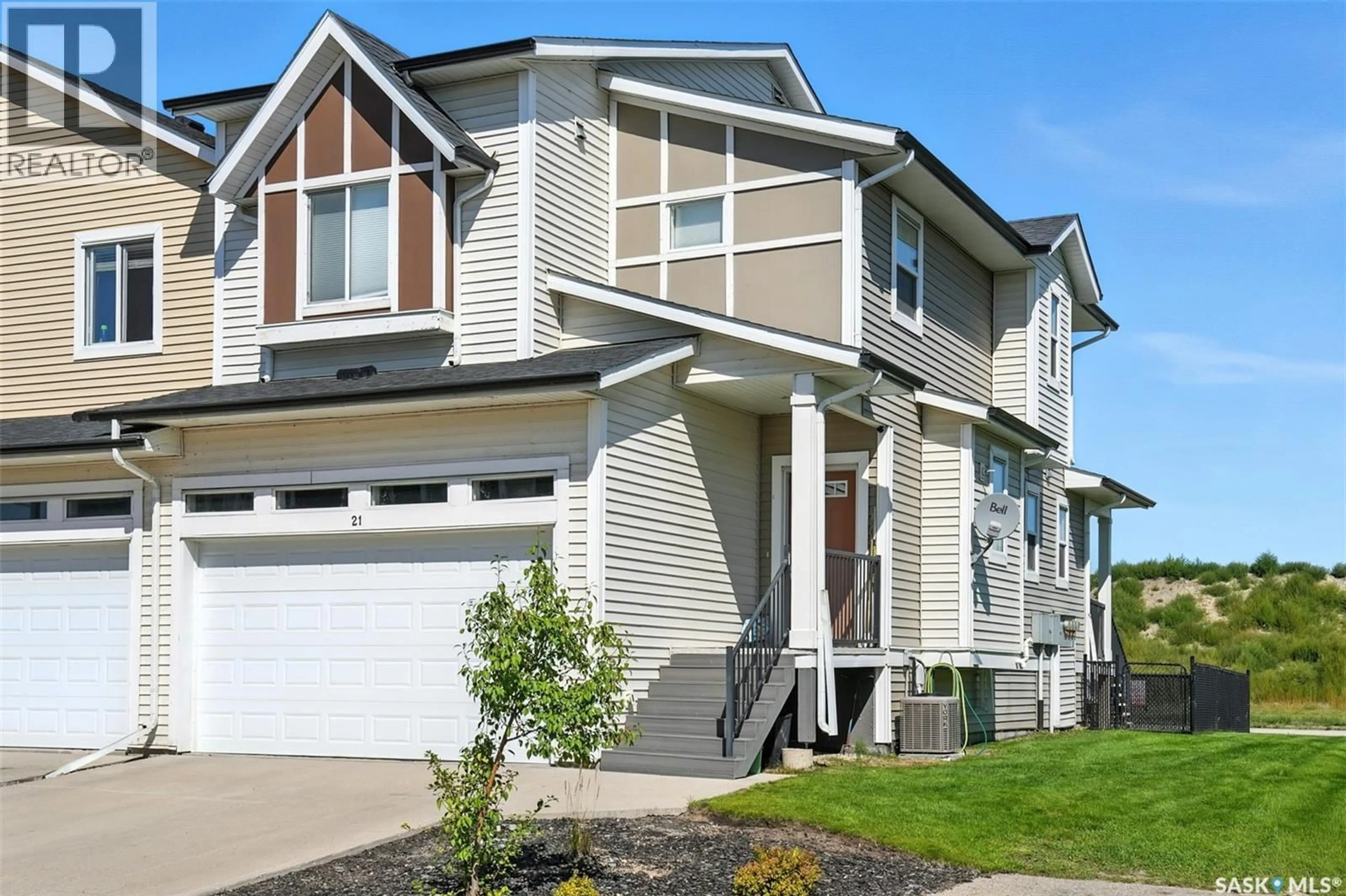 Home with vinyl exterior material, street for 21 600 MAPLE CRESCENT, Warman Saskatchewan S0K4S1