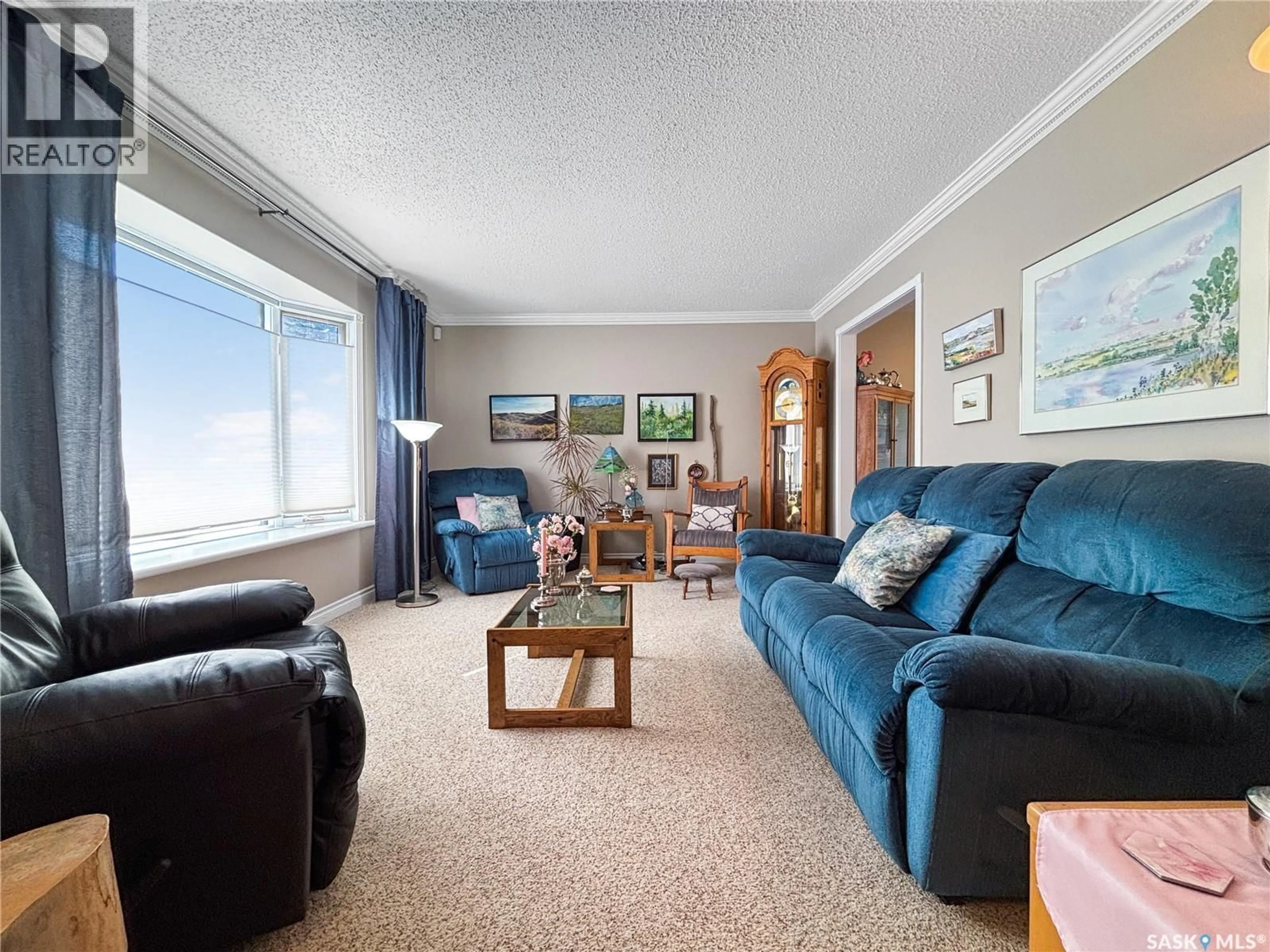 Living room with furniture, unknown for 315 BALL CRESCENT, Saskatoon Saskatchewan S7K6E3