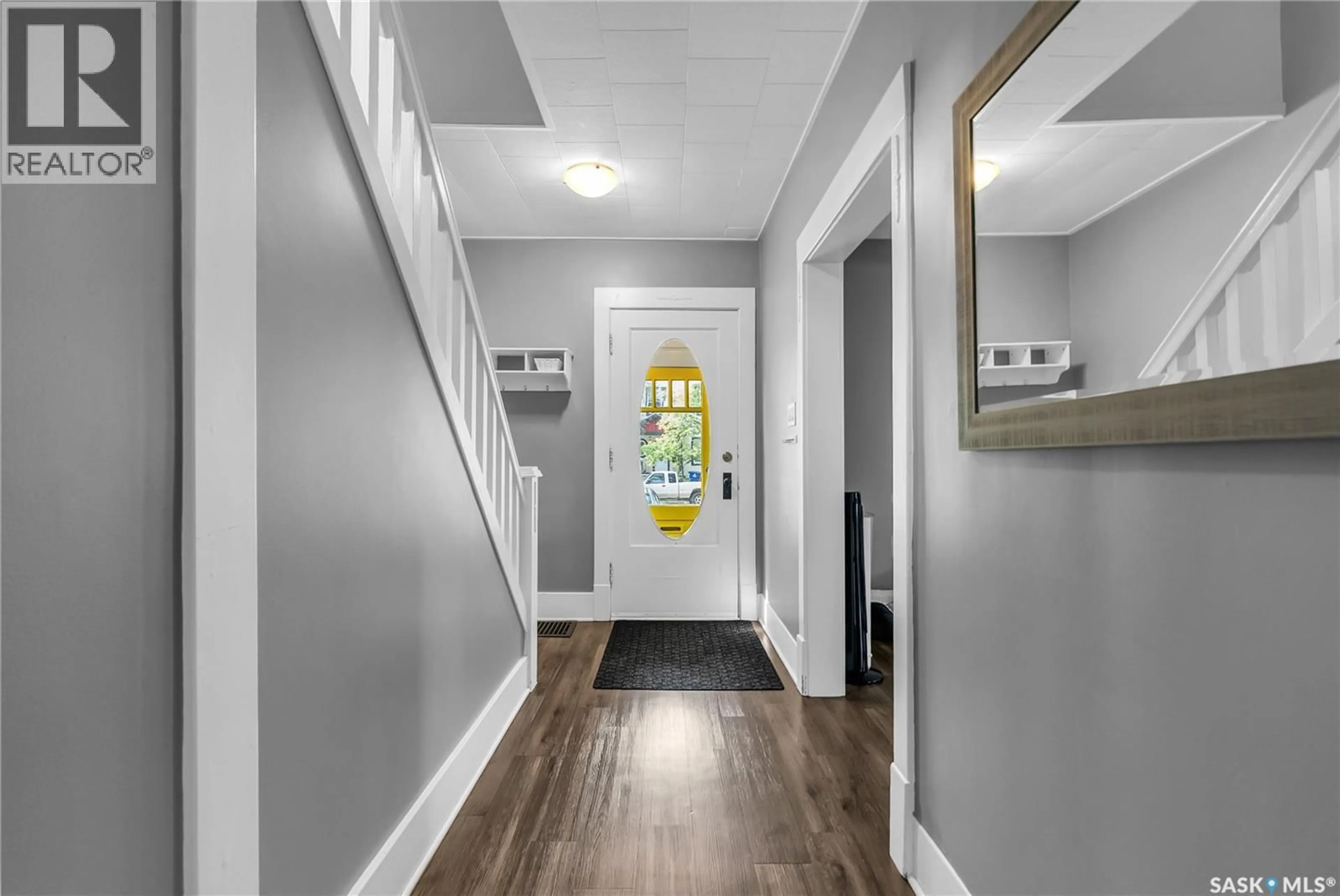 Indoor entryway for 306 109TH STREET, Saskatoon Saskatchewan S7N1R5