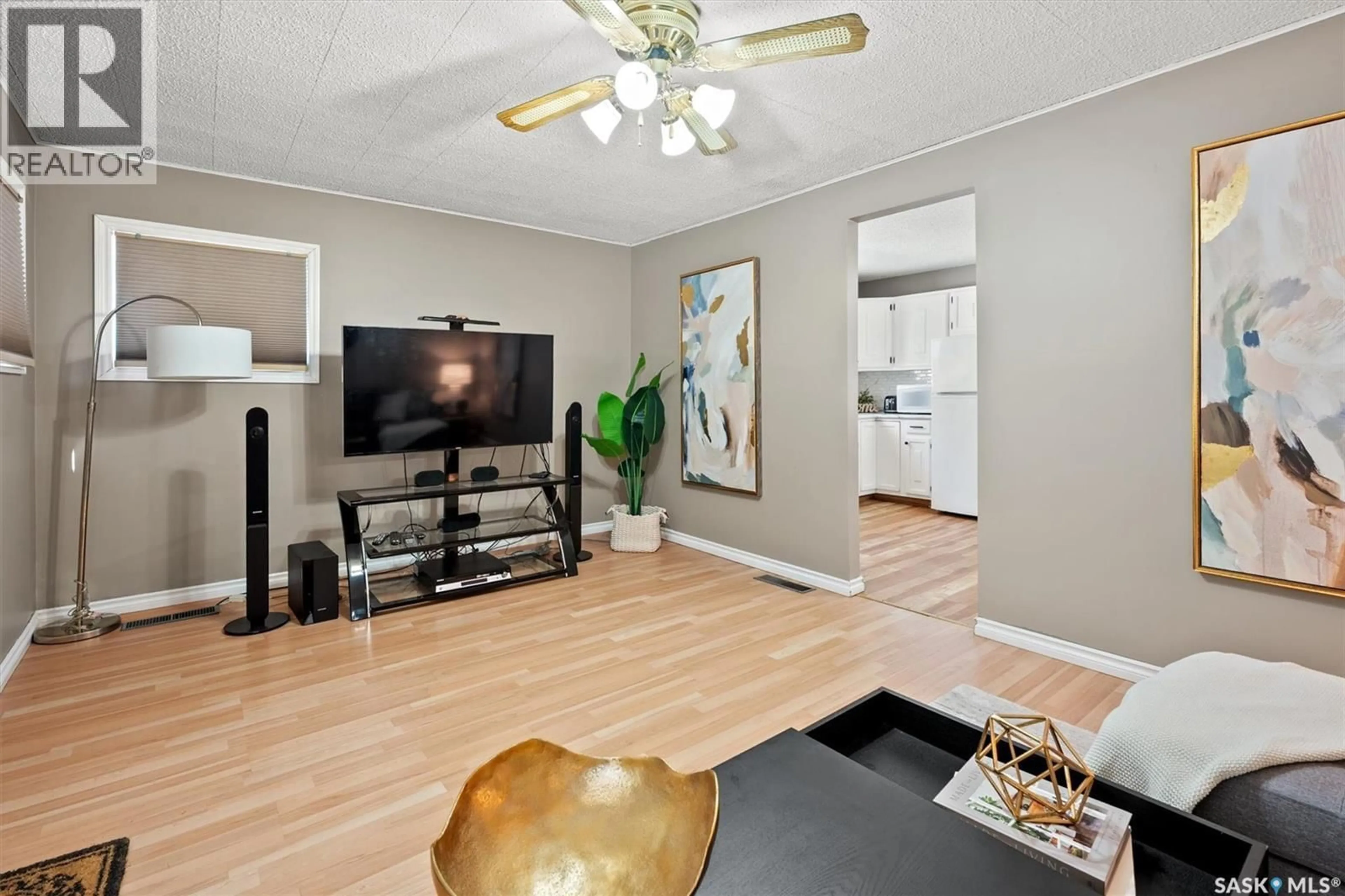 Living room with furniture, wood/laminate floor for 940 J AVENUE, Saskatoon Saskatchewan S7L2L2