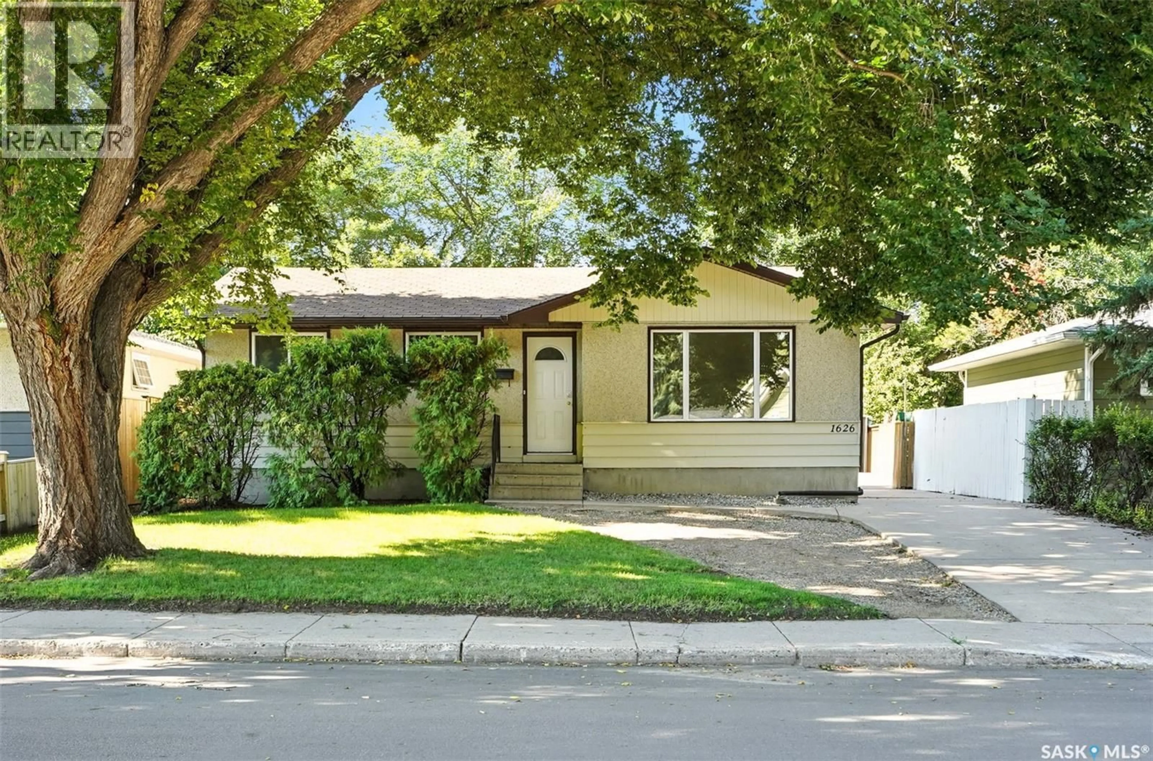 Home with vinyl exterior material, street for 1626 EARLY DRIVE, Saskatoon Saskatchewan S7H3K3