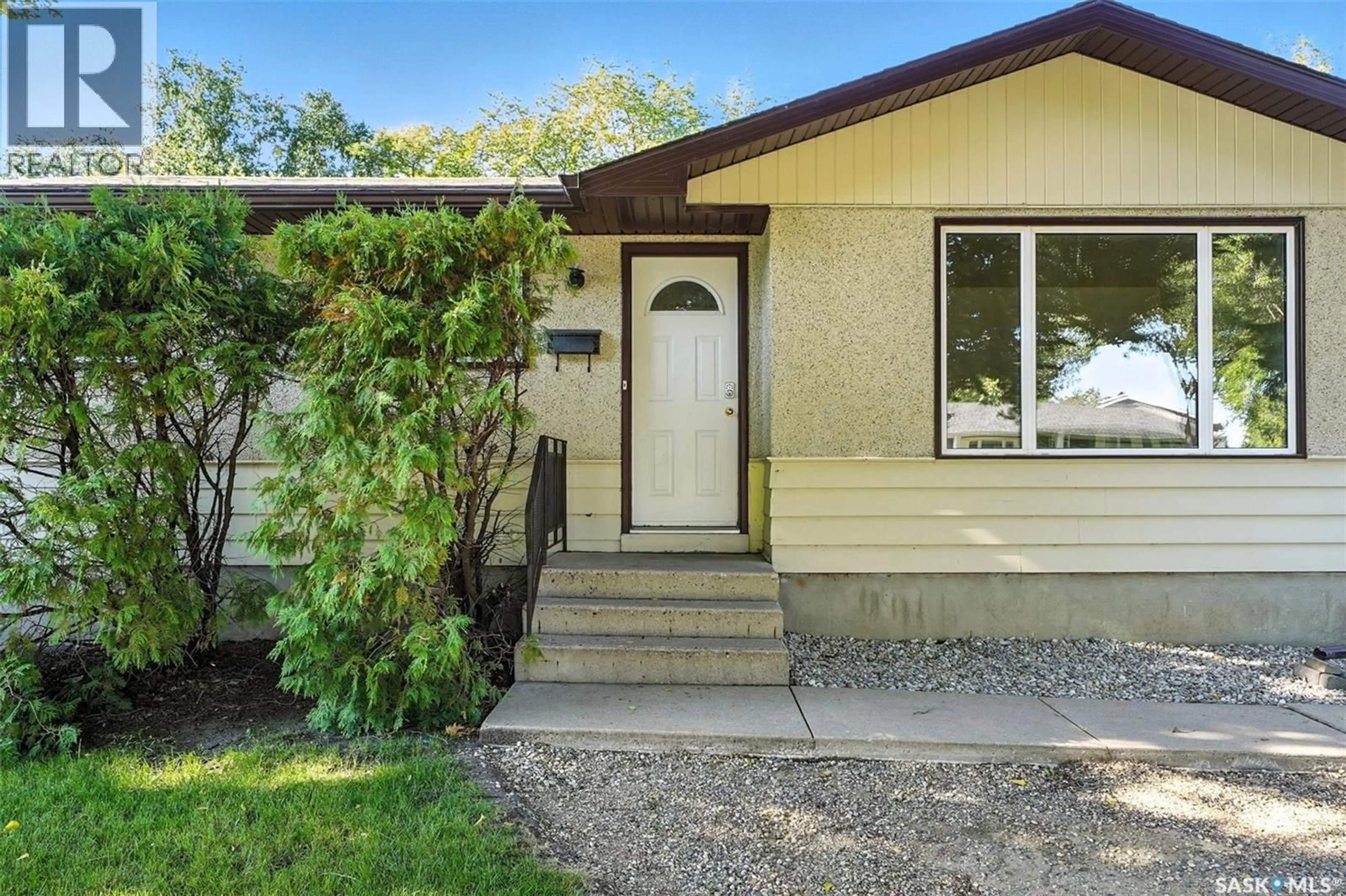 Home with vinyl exterior material, street for 1626 EARLY DRIVE, Saskatoon Saskatchewan S7H3K3
