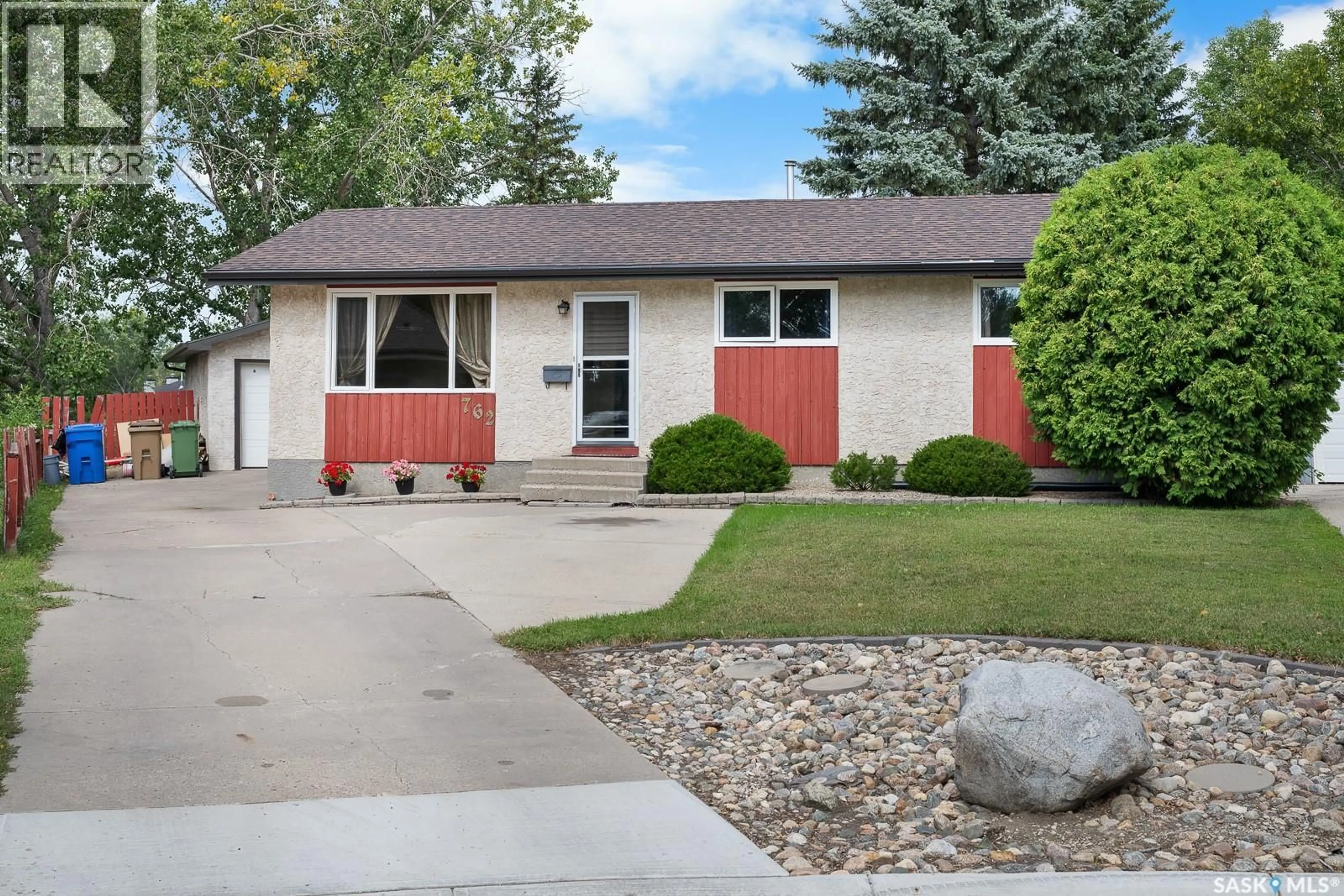 Home with vinyl exterior material, street for 762 BARD CRESCENT, Regina Saskatchewan S4X2K5