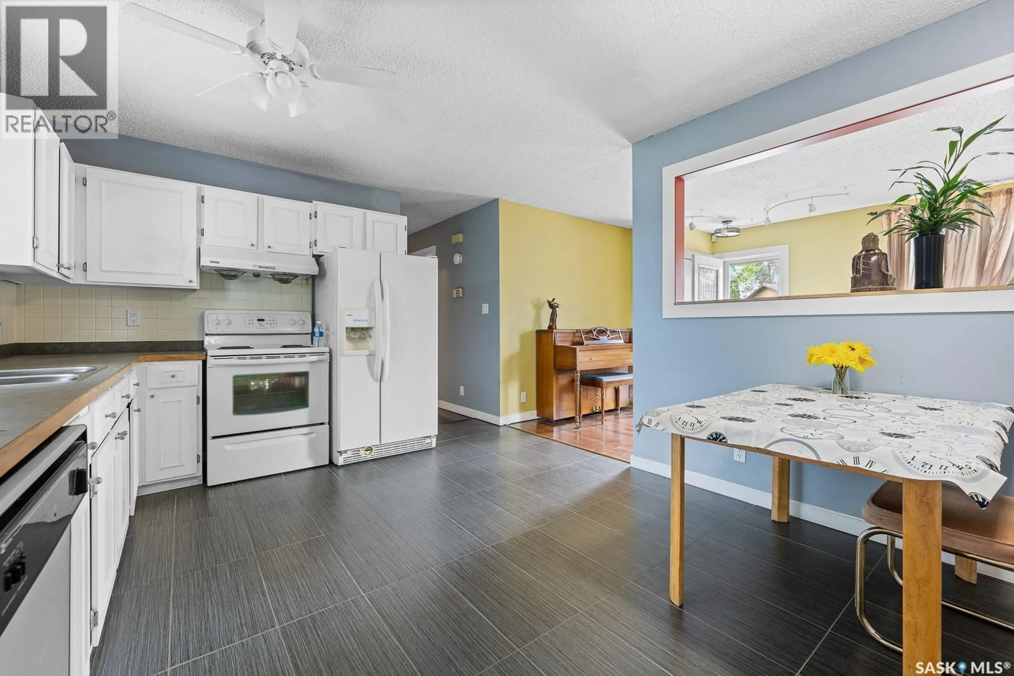 Open concept kitchen, unknown for 762 BARD CRESCENT, Regina Saskatchewan S4X2K5
