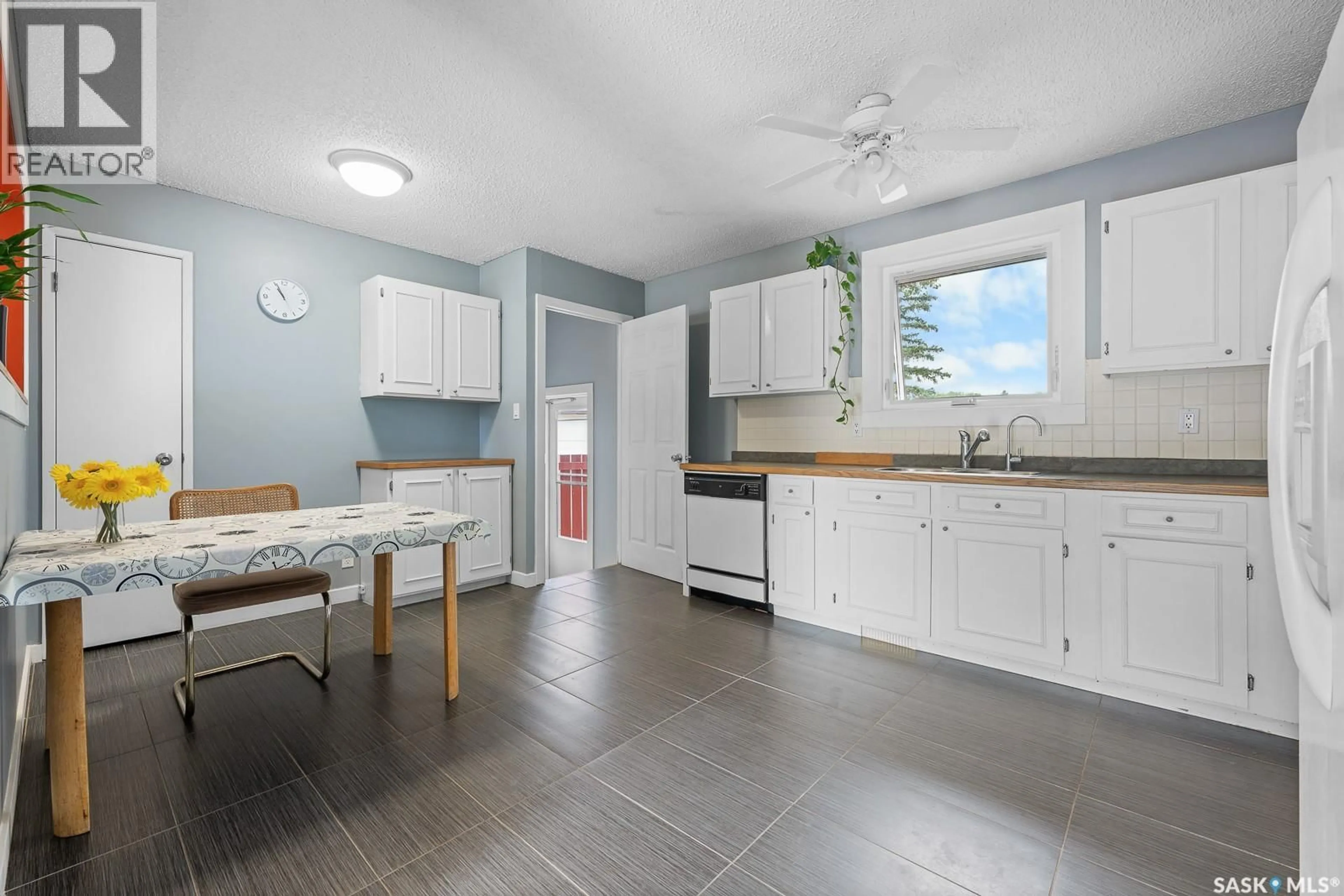 Open concept kitchen, ceramic/tile floor for 762 BARD CRESCENT, Regina Saskatchewan S4X2K5