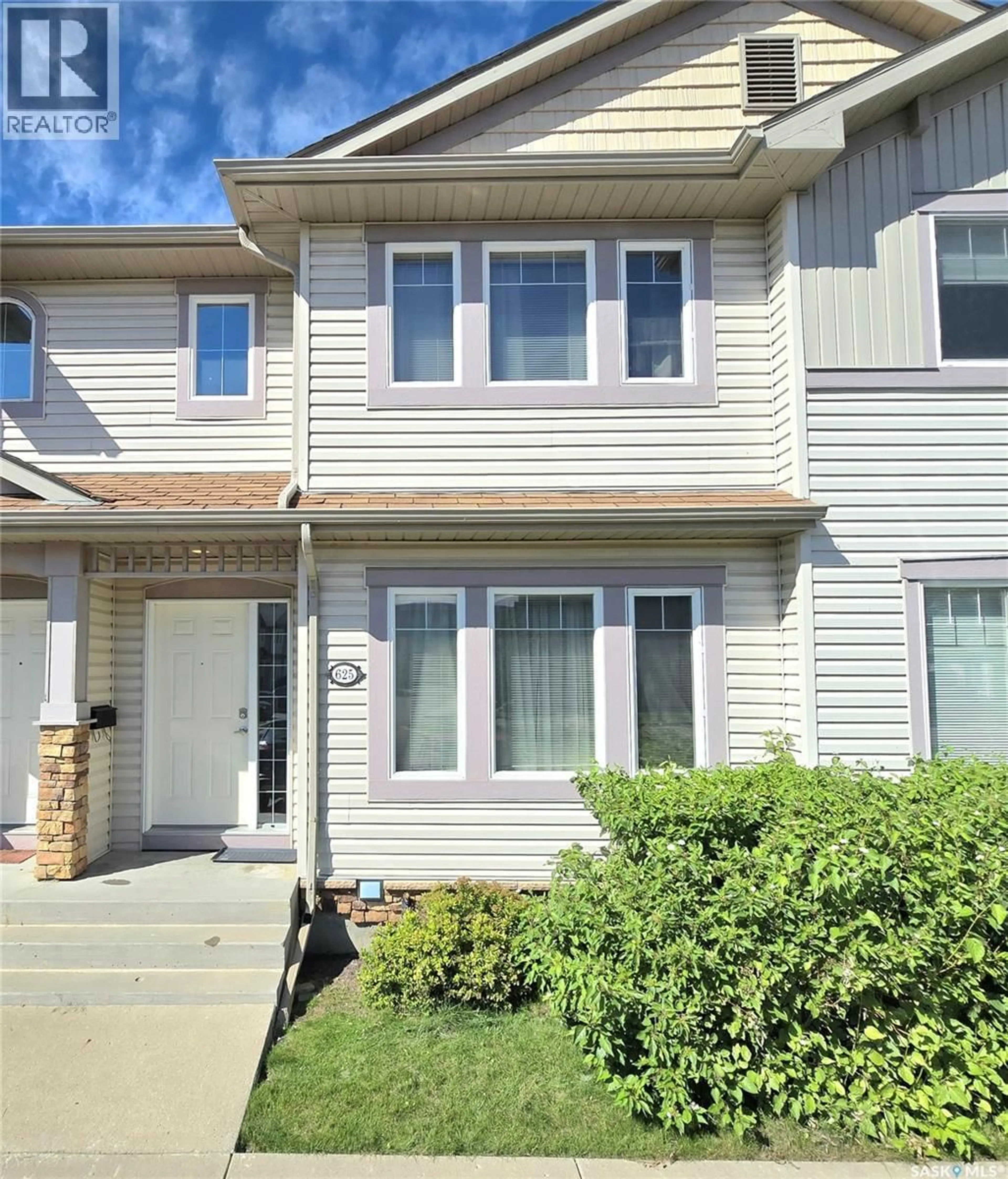 Home with vinyl exterior material, street for 303 - 625 SLIMMON PLACE, Saskatoon Saskatchewan S7V0A8