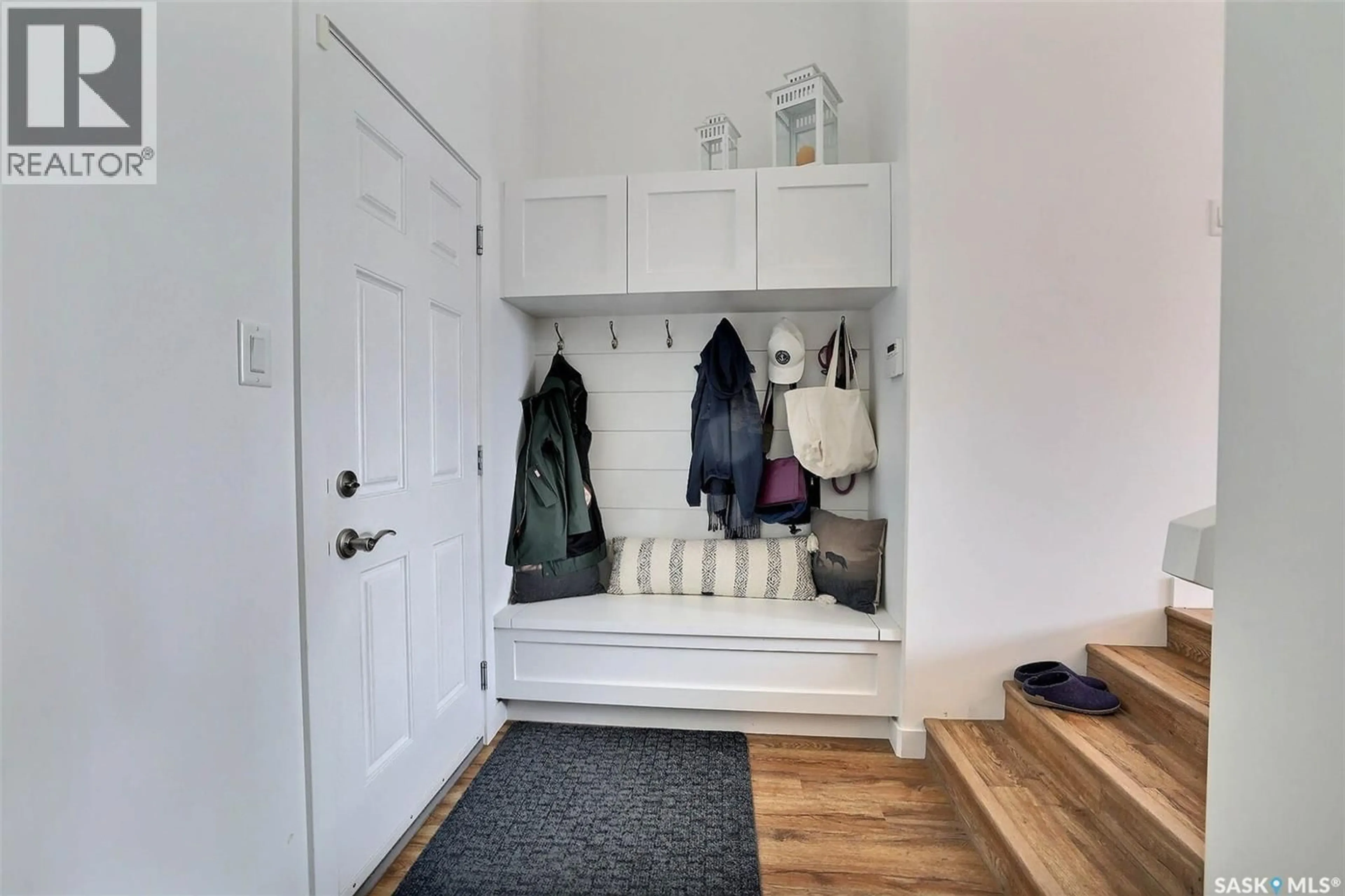Indoor entryway for 4833 KELLER AVENUE, Regina Saskatchewan S4V3S6