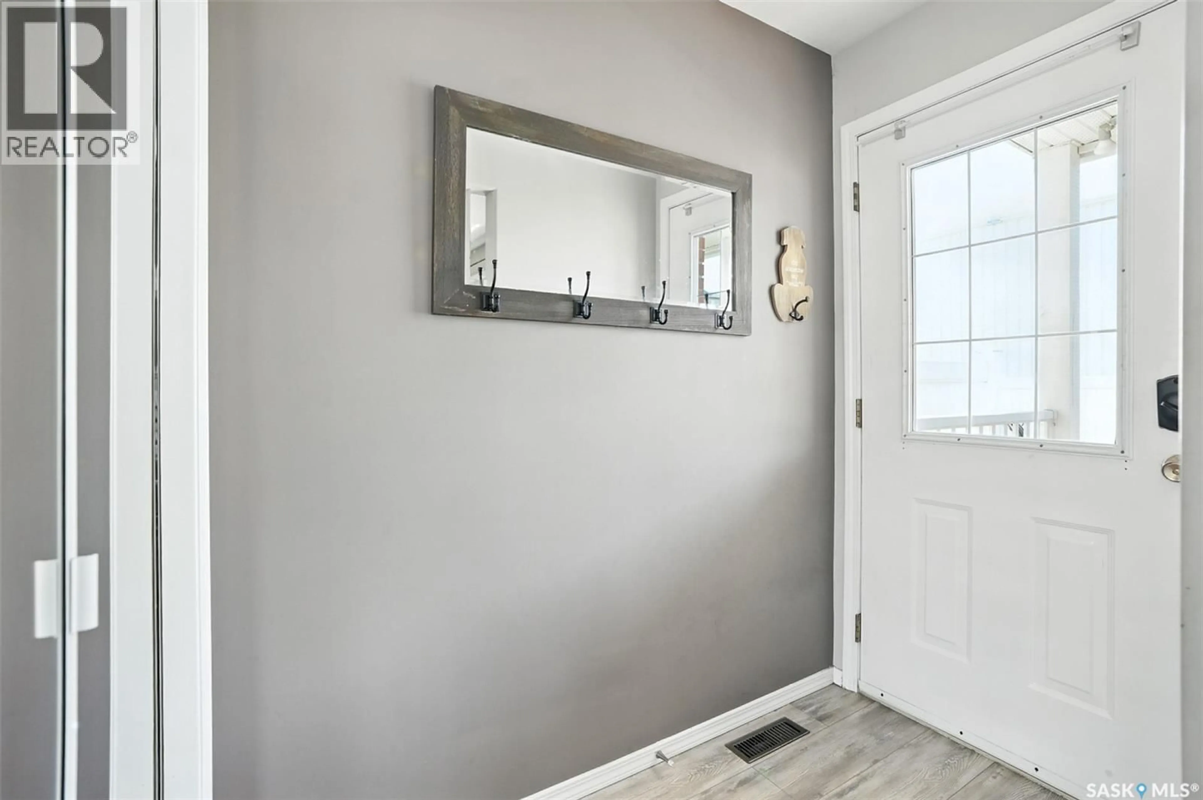 Indoor entryway for 3A - 555 PETERS STREET, Warman Saskatchewan S0K4S0