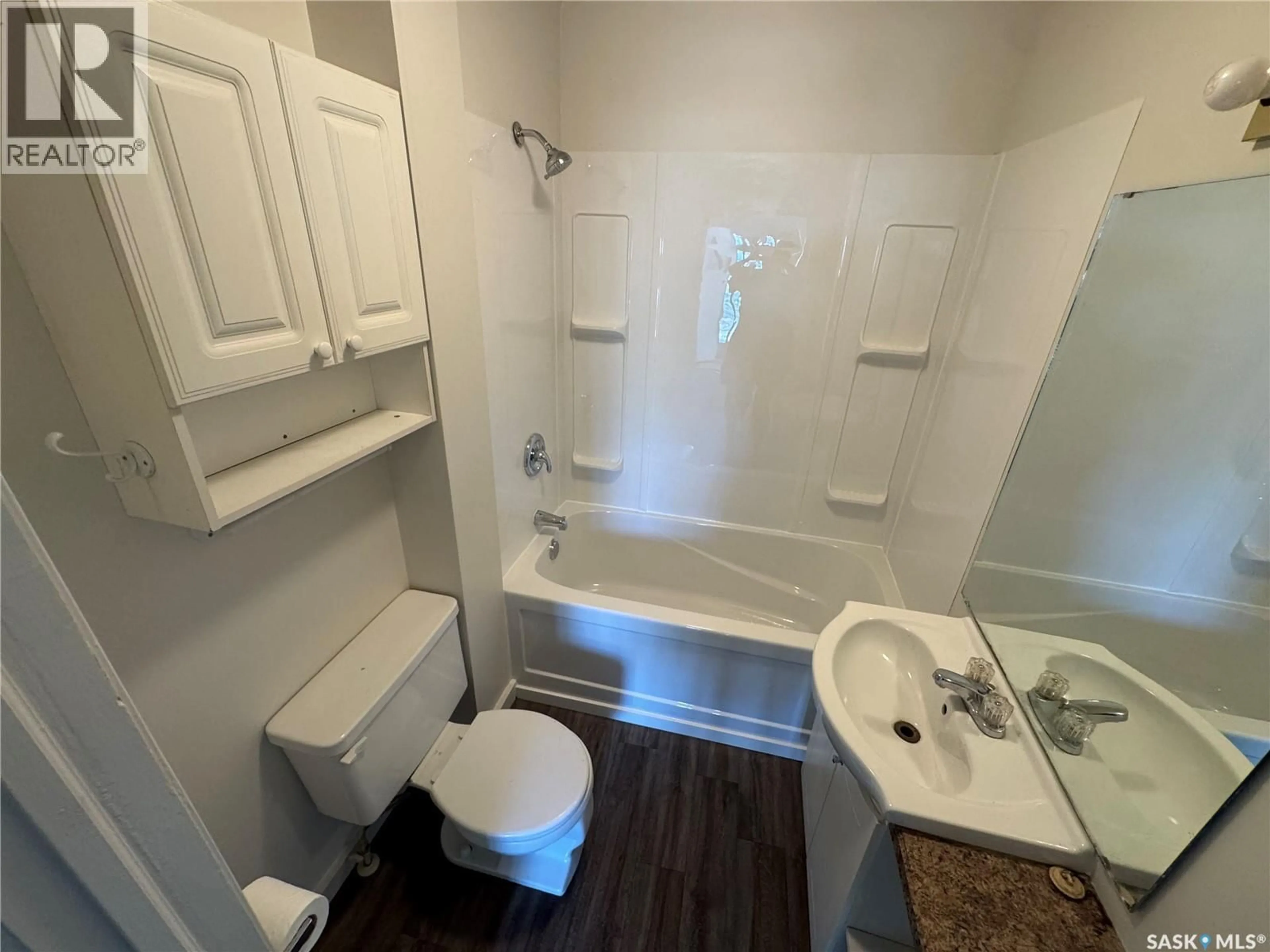 Standard bathroom, unknown for 760 ARGYLE STREET, Regina Saskatchewan S4T3P6