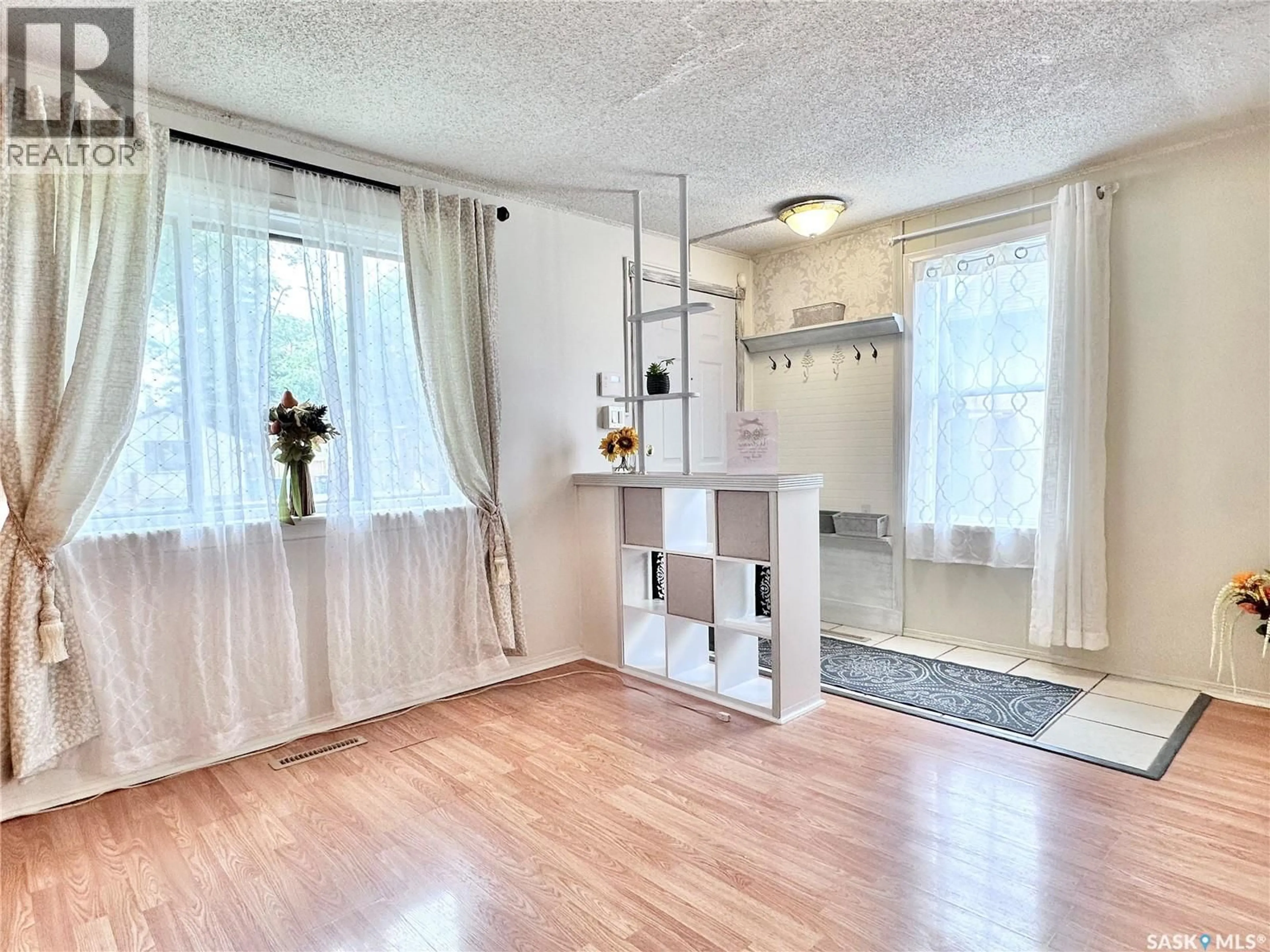 A pic of a room for 1026 L AVENUE, Saskatoon Saskatchewan S7L2R8