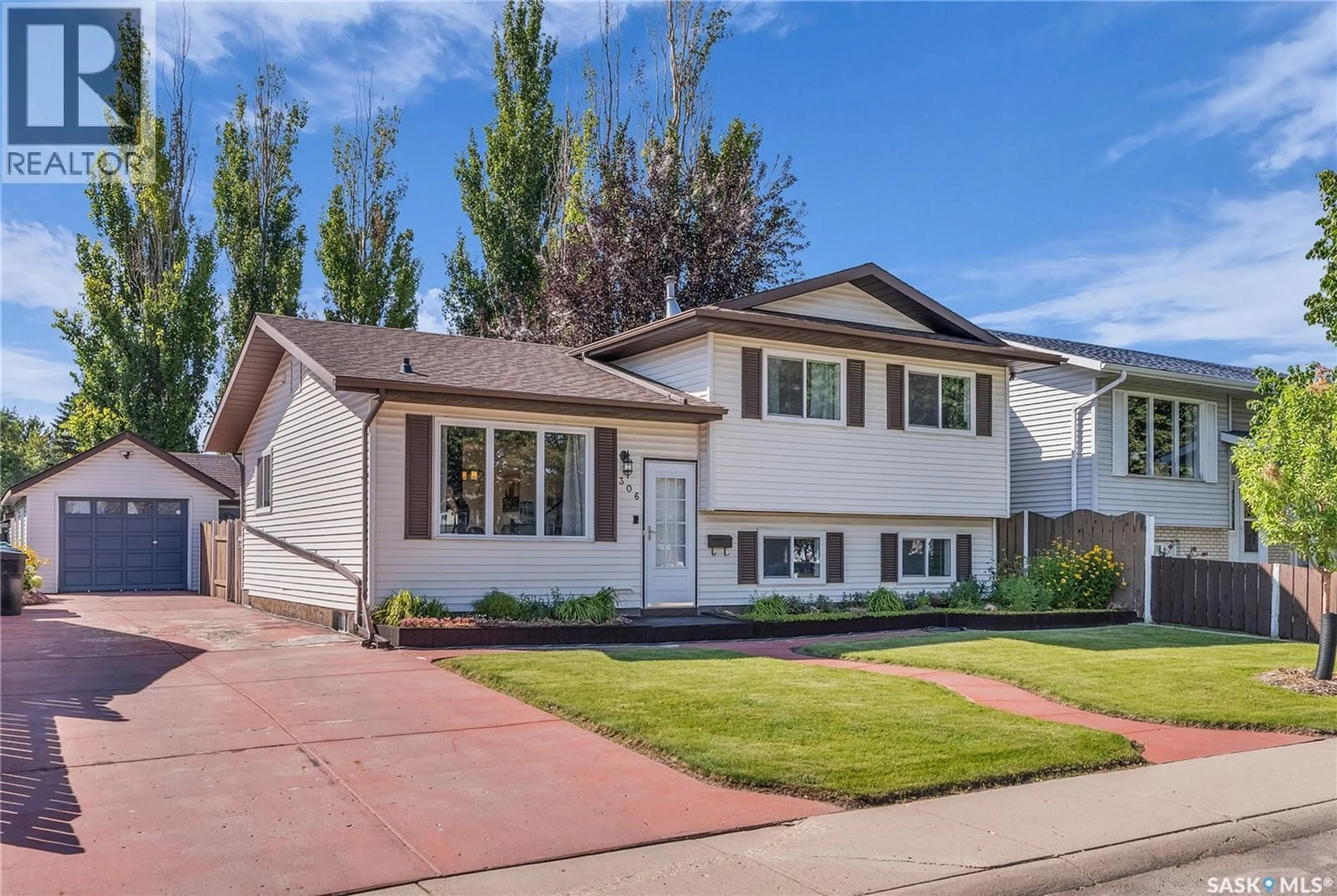 Home with vinyl exterior material, street for 306 BOWMAN CRESCENT, Saskatoon Saskatchewan S7L7B9