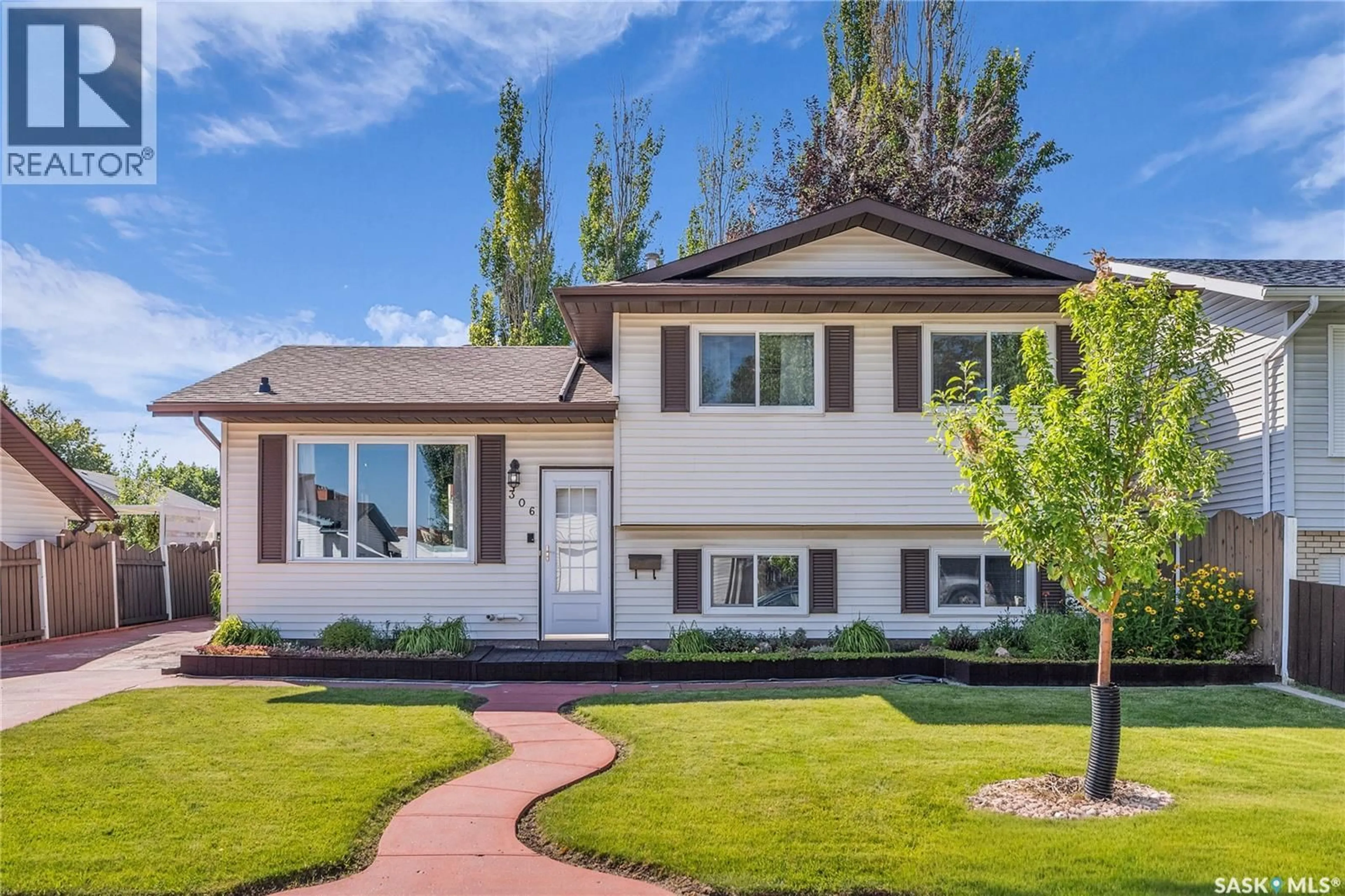 Home with vinyl exterior material, street for 306 BOWMAN CRESCENT, Saskatoon Saskatchewan S7L7B9