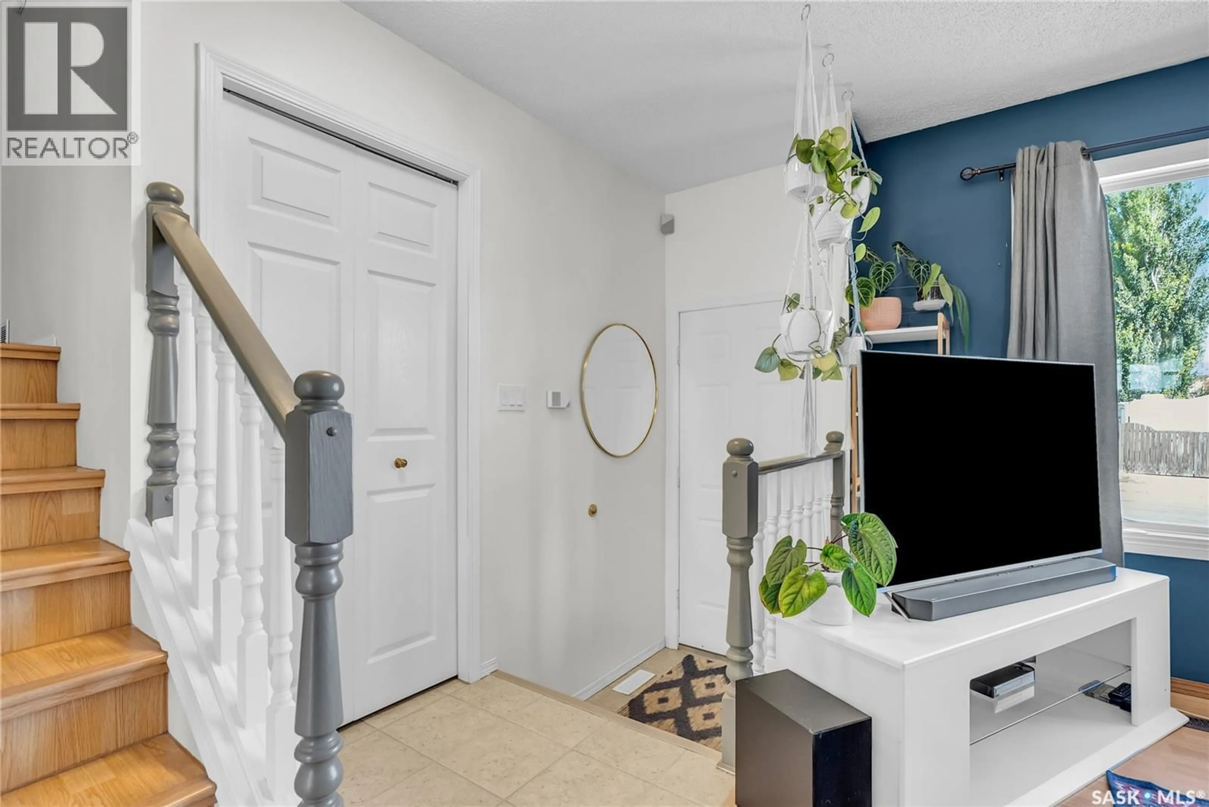 Indoor entryway for 306 BOWMAN CRESCENT, Saskatoon Saskatchewan S7L7B9