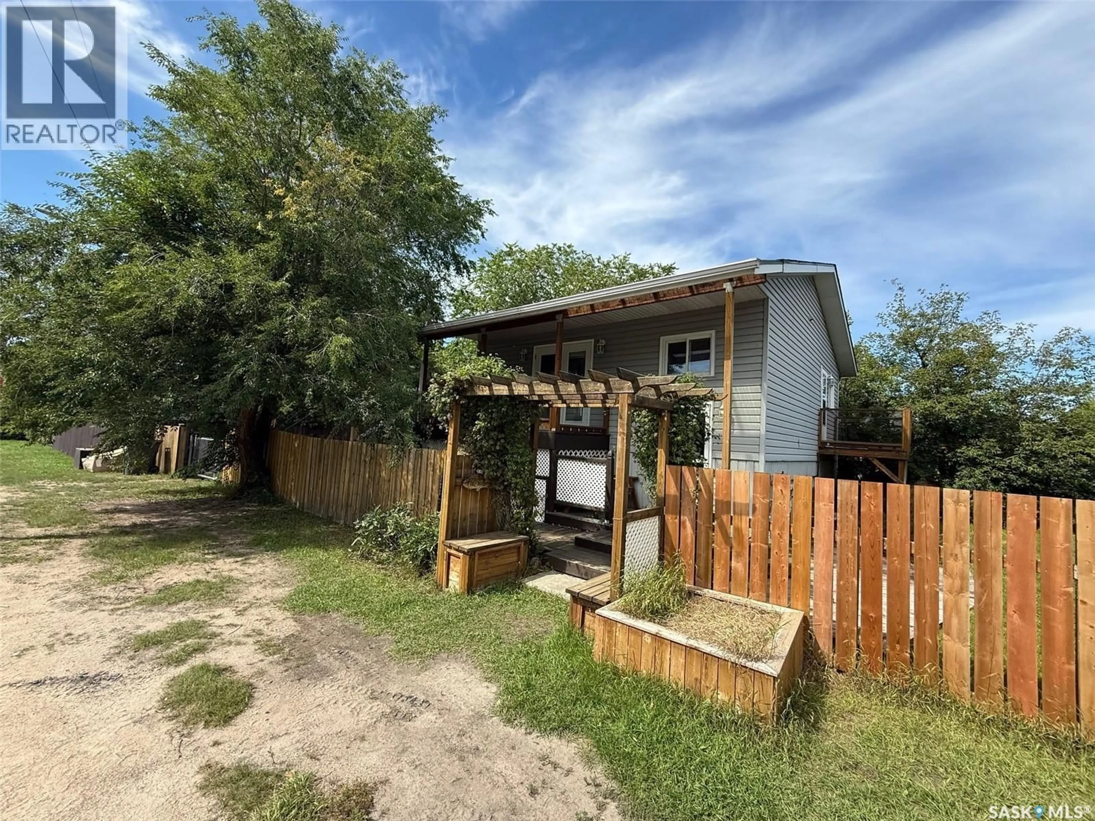 A pic from outside/outdoor area/front of a property/back of a property/a pic from drone, street for 992 TERRY STREET, Cochin Saskatchewan S0M0L0