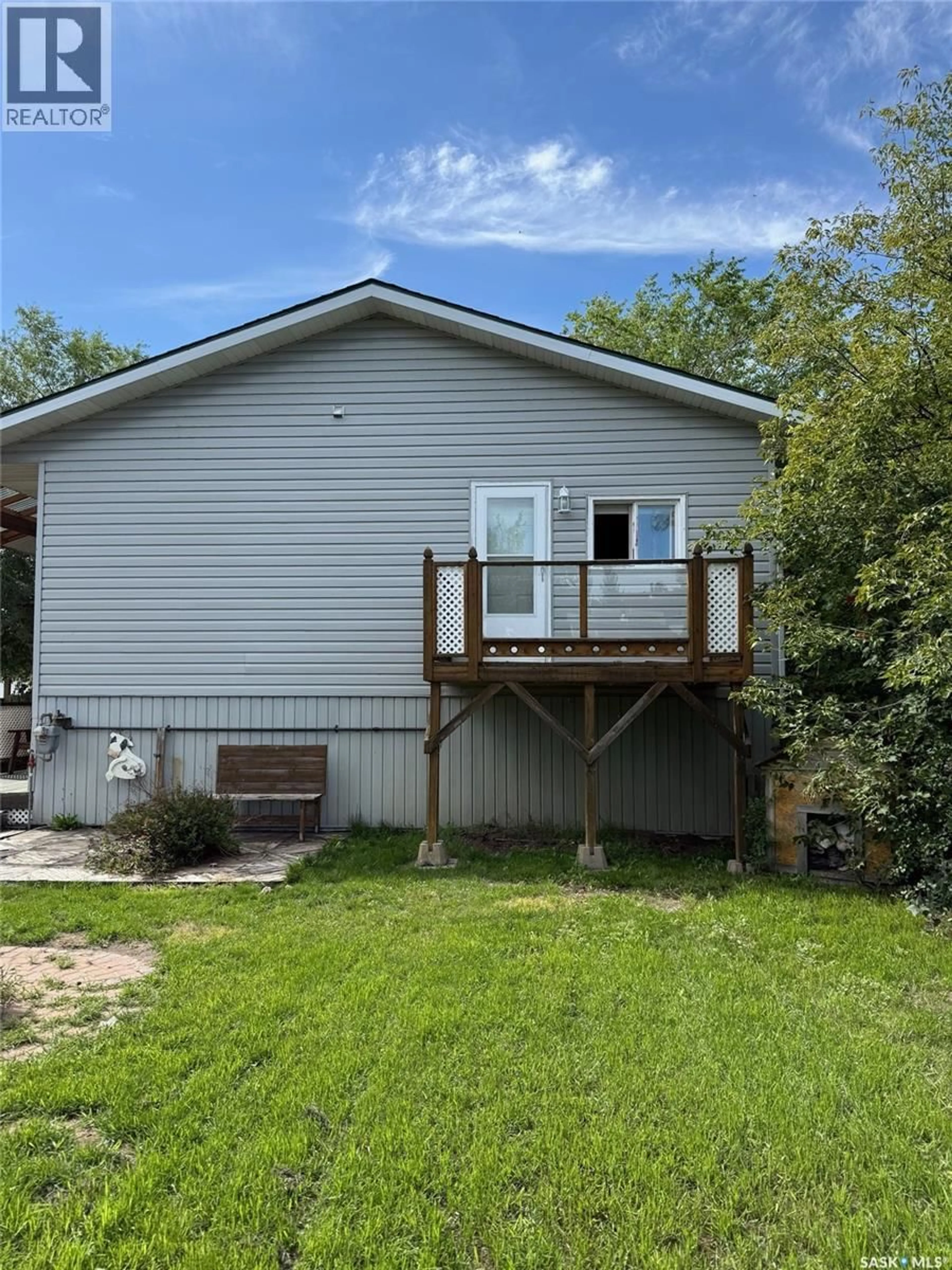 Home with vinyl exterior material, unknown for 992 TERRY STREET, Cochin Saskatchewan S0M0L0