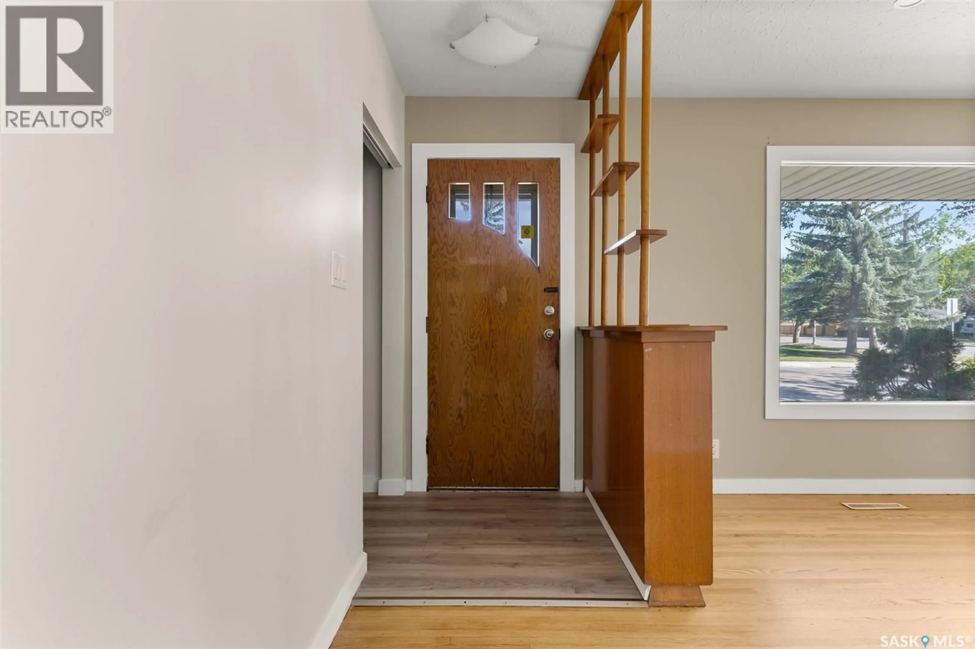 Indoor entryway for 6 STAPLEFORD CRESCENT, Regina Saskatchewan S4R4S4