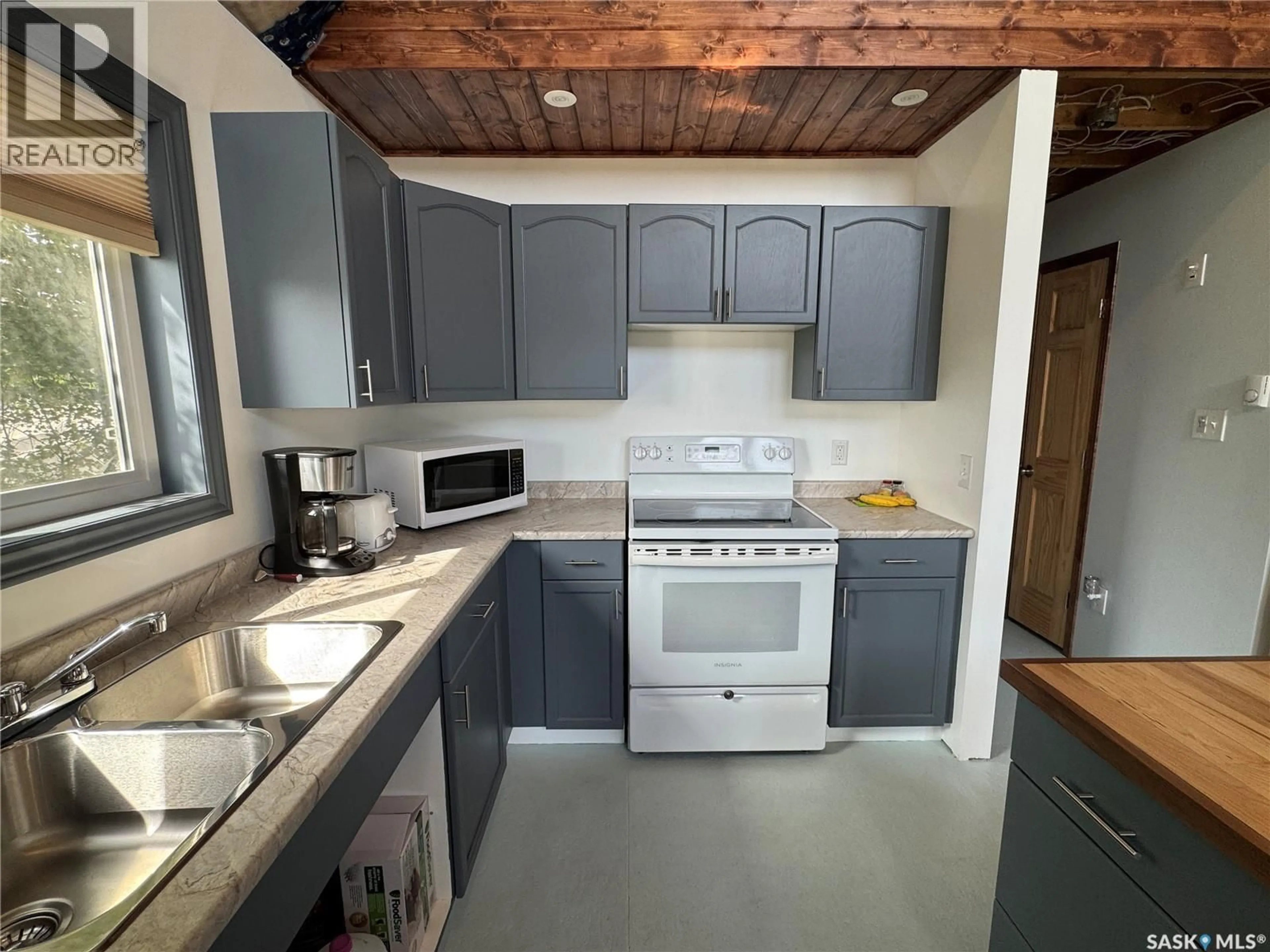 Standard kitchen, unknown for 120 NEMEIBEN ROAD, Northern Admin District Saskatchewan S0J1L0