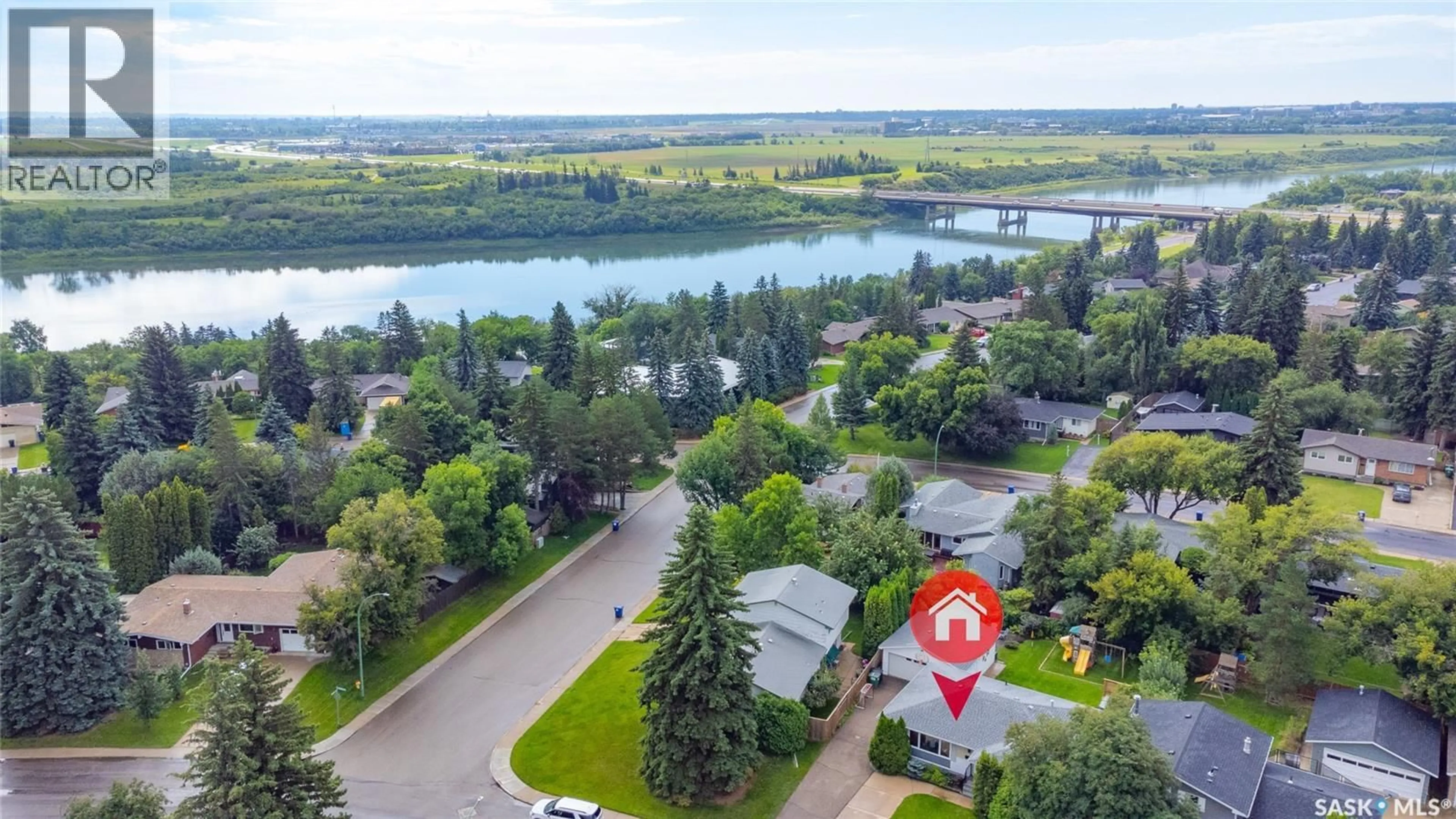 A pic from outside/outdoor area/front of a property/back of a property/a pic from drone, water/lake/river/ocean view for 77 RED RIVER ROAD, Saskatoon Saskatchewan S7K1G2