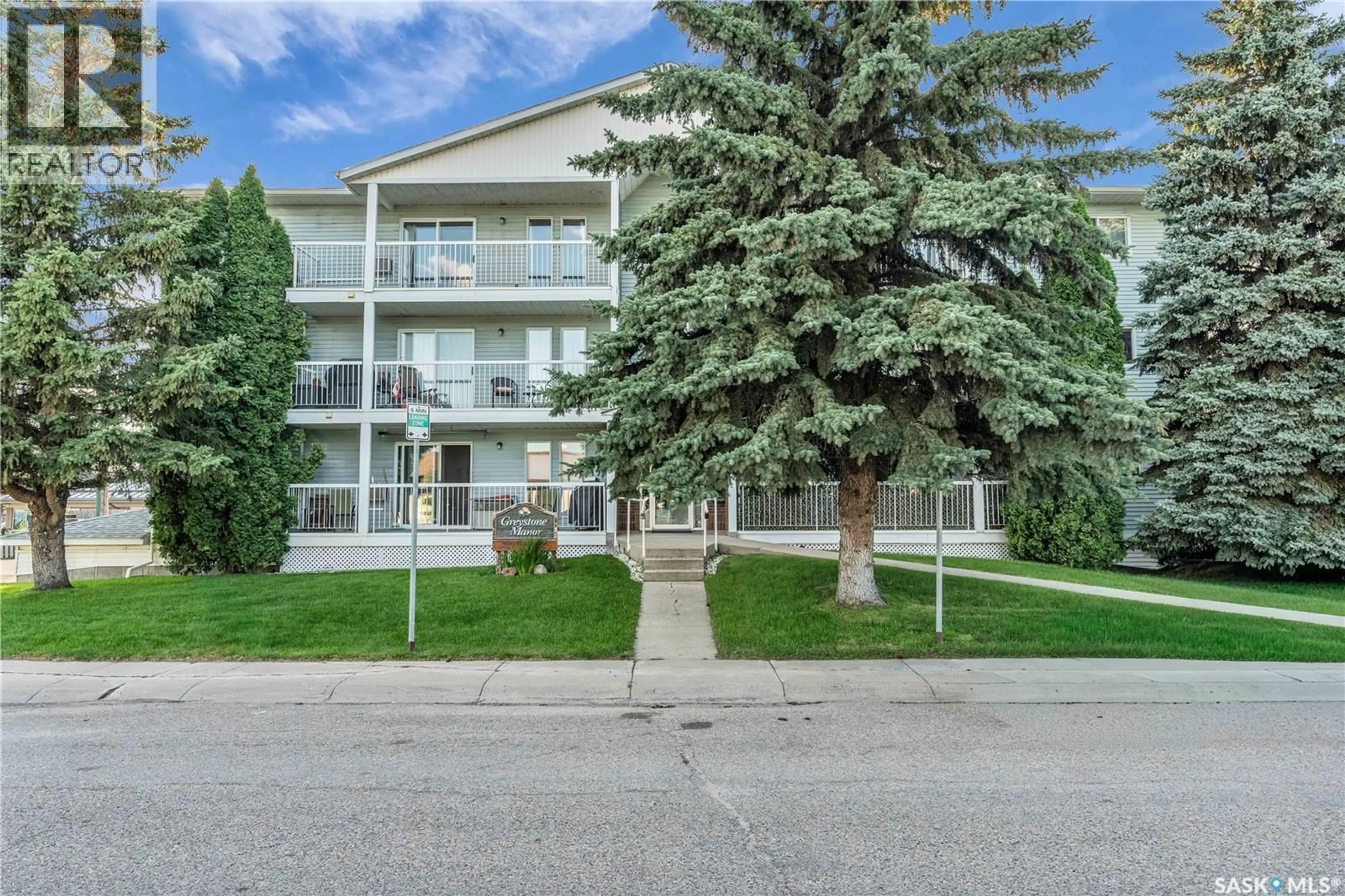Patio, street for 302 918 ARGYLE AVENUE, Saskatoon Saskatchewan S7H2W1