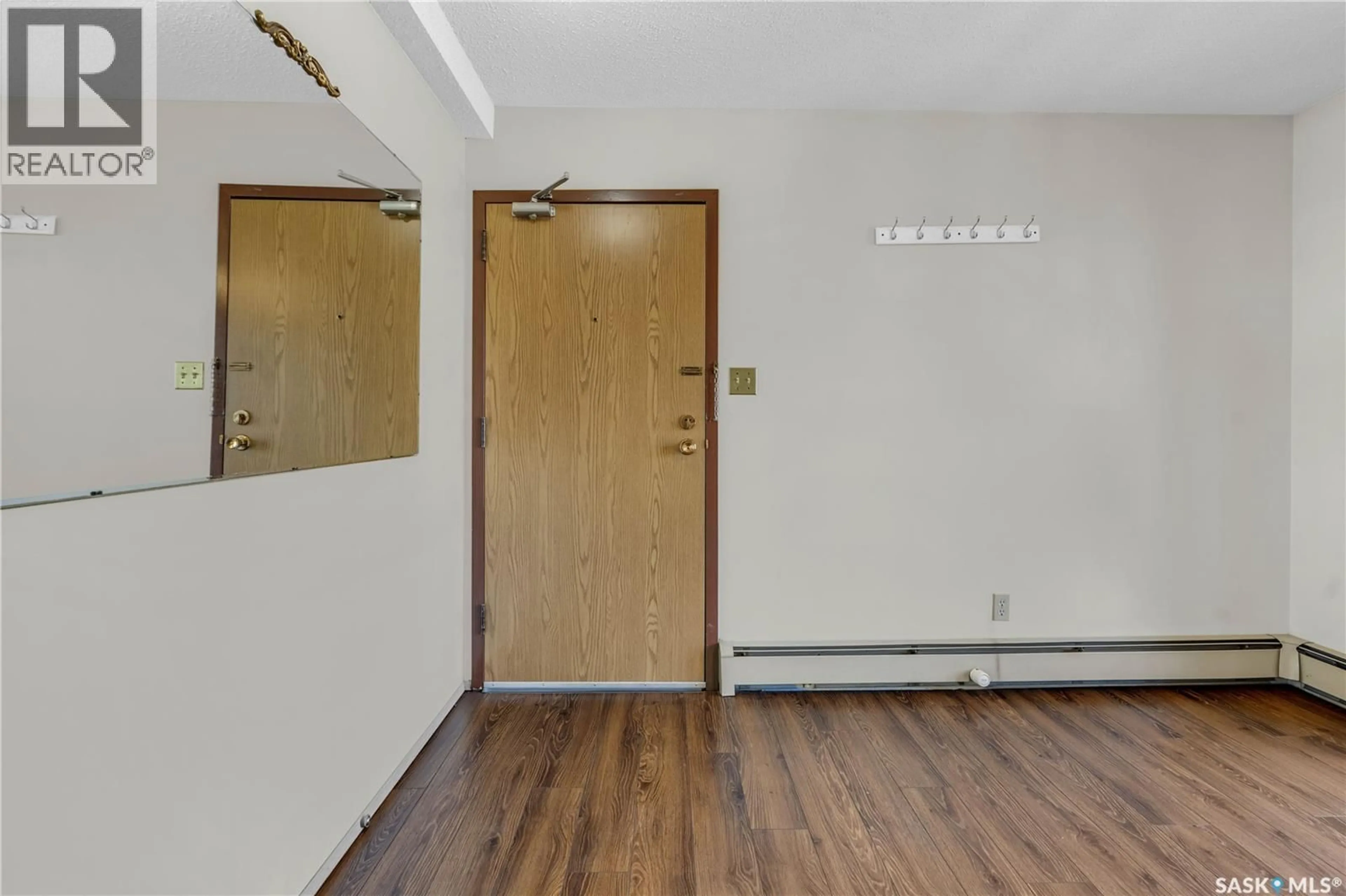 Indoor foyer for 302 918 ARGYLE AVENUE, Saskatoon Saskatchewan S7H2W1