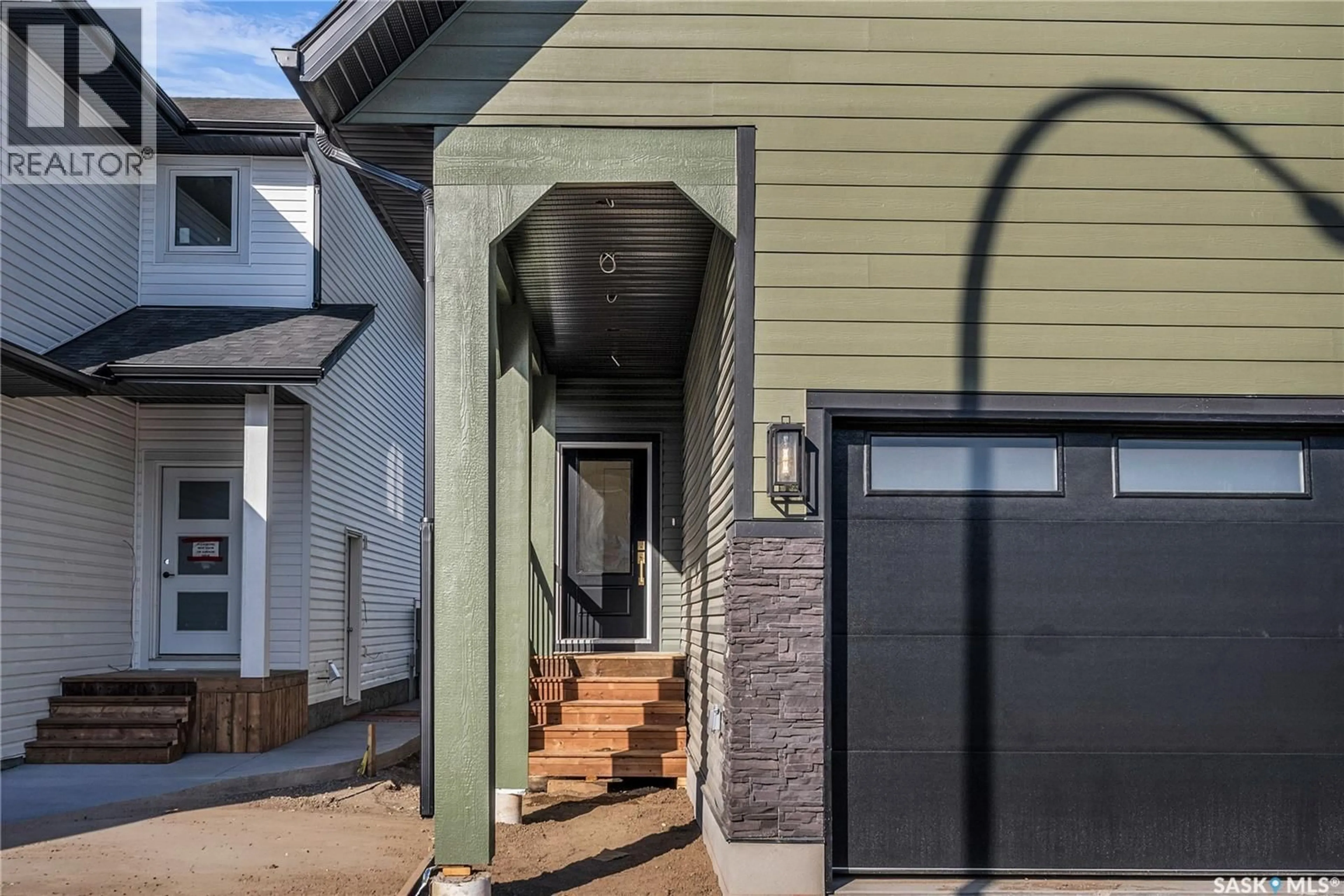 Indoor entryway for 307 SHARMA CRESCENT, Saskatoon Saskatchewan S7W1J1