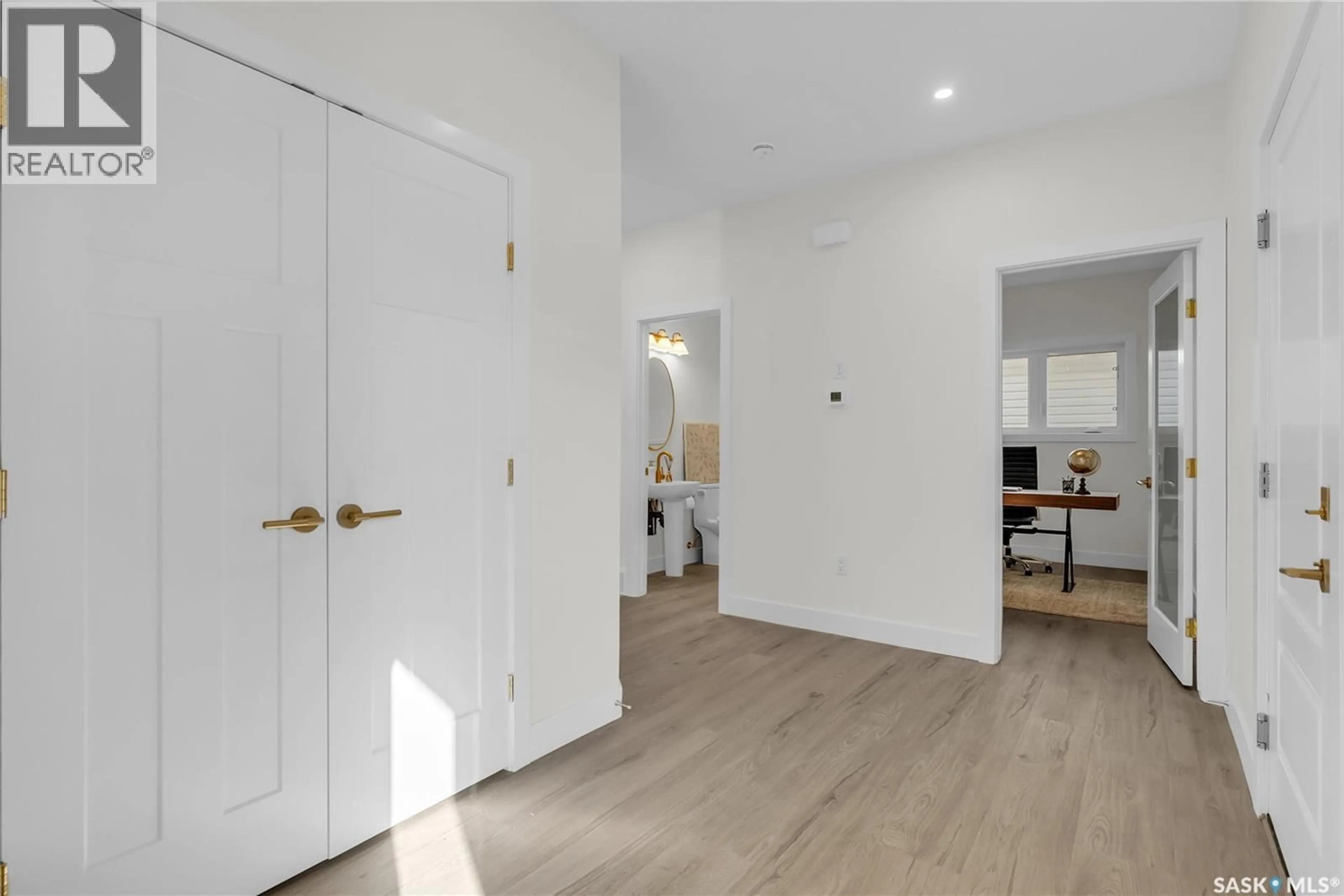 Indoor entryway for 307 SHARMA CRESCENT, Saskatoon Saskatchewan S7W1J1
