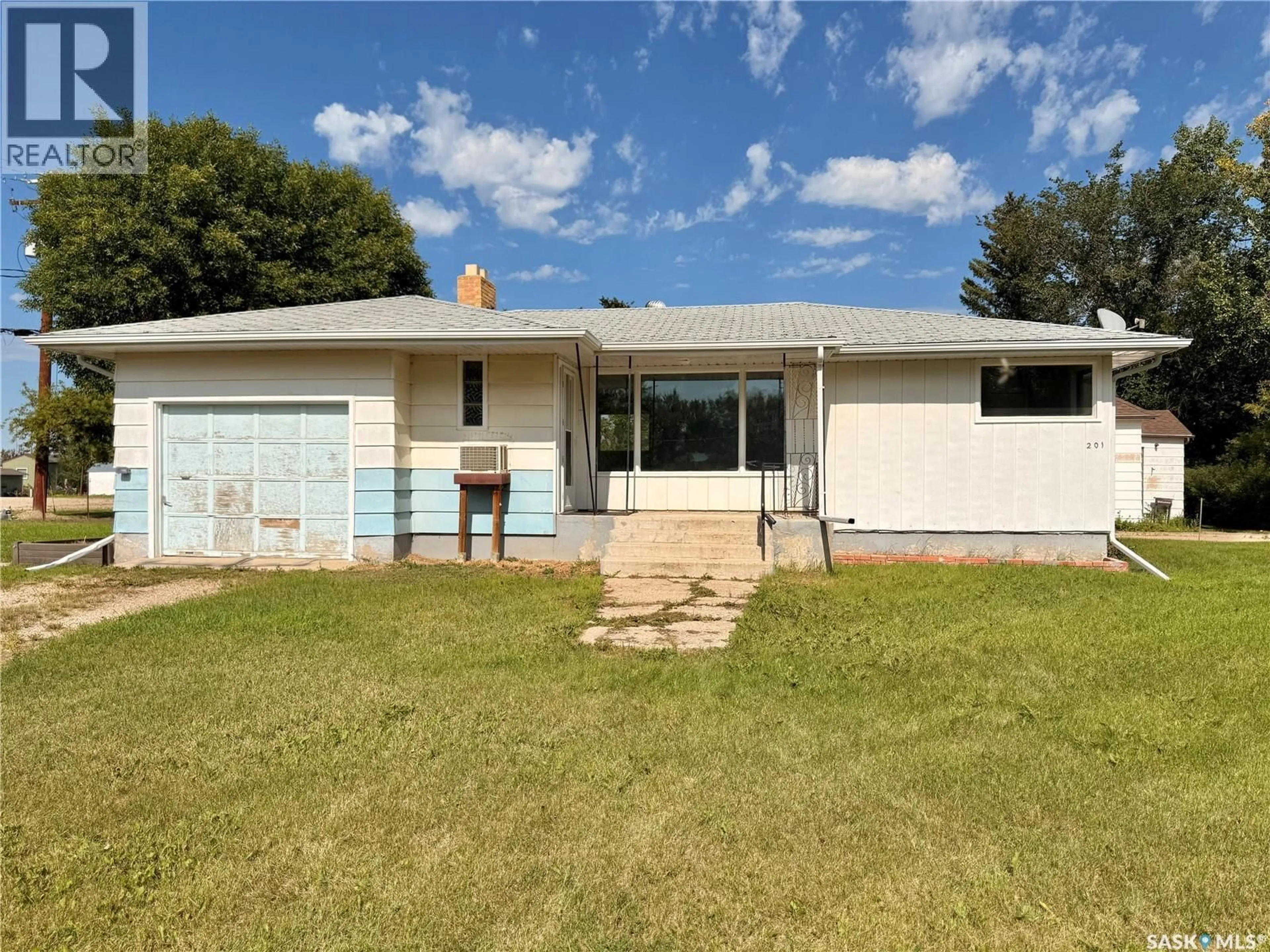 Home with vinyl exterior material, unknown for 201 OTTAWA STREET, Davidson Saskatchewan S0G1A0