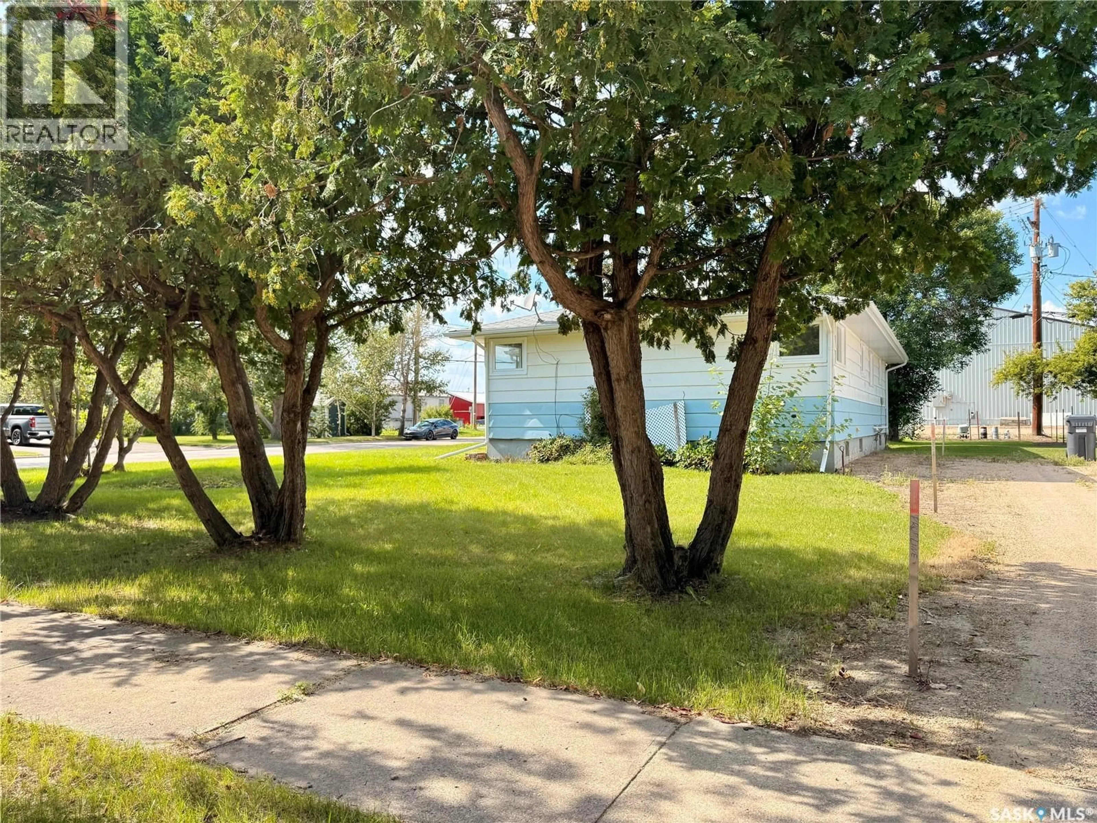 A pic from outside/outdoor area/front of a property/back of a property/a pic from drone, street for 201 OTTAWA STREET, Davidson Saskatchewan S0G1A0