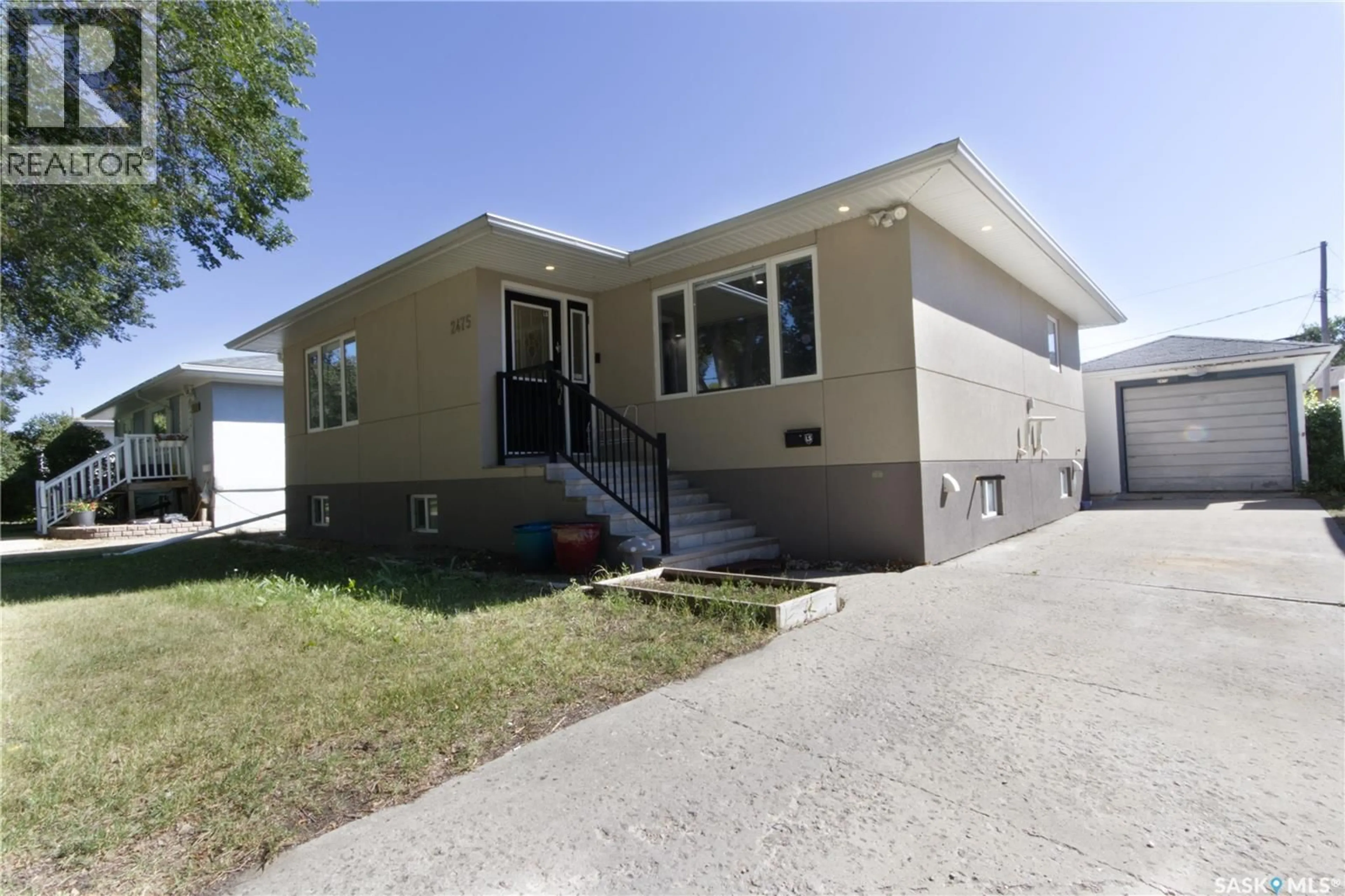 Home with vinyl exterior material, water/lake/river/ocean view for 2475 FRANCIS STREET, Regina Saskatchewan S4N2R1