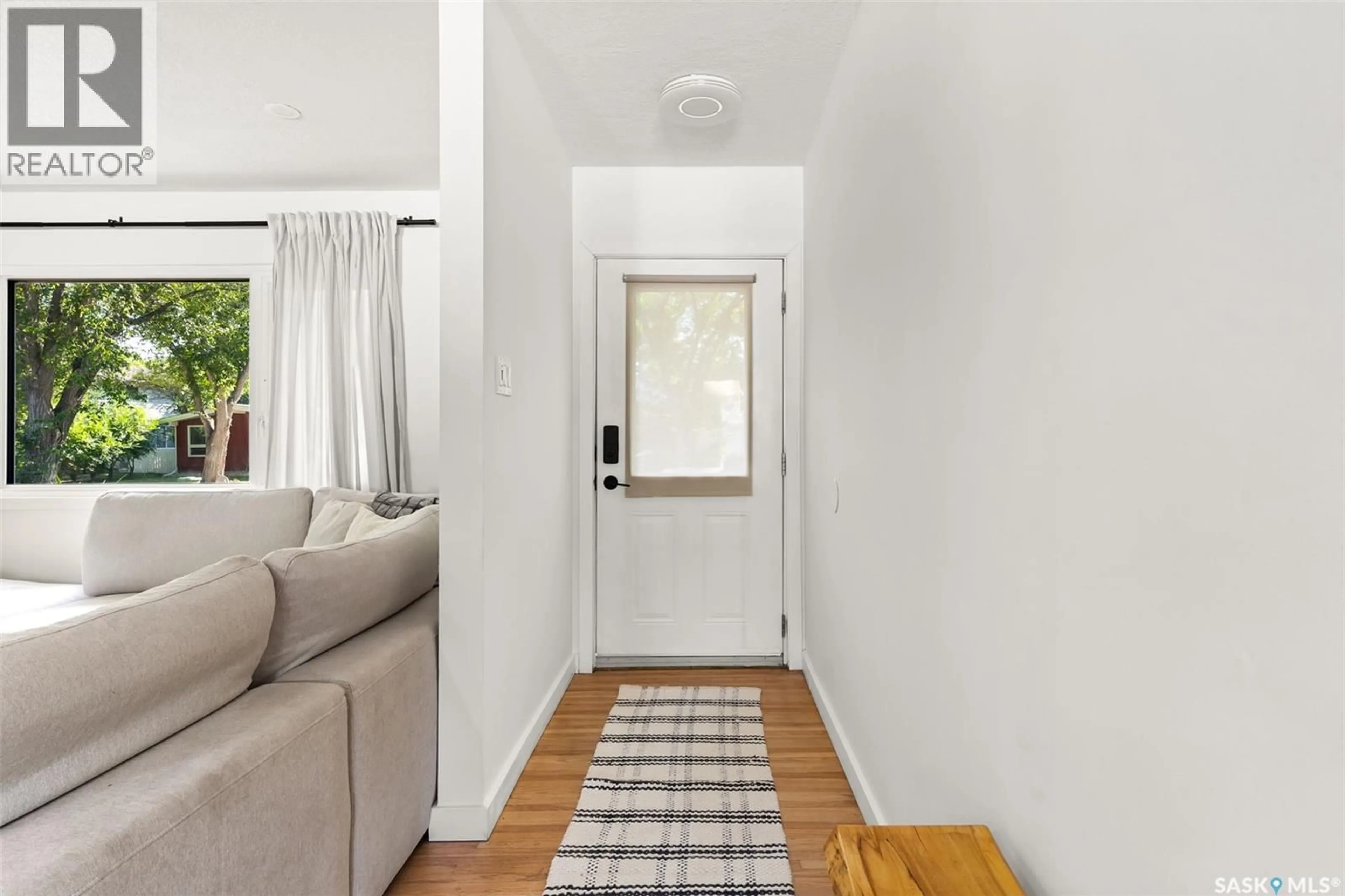 Indoor entryway for 4450 CASTLE ROAD, Regina Saskatchewan S4S4W3