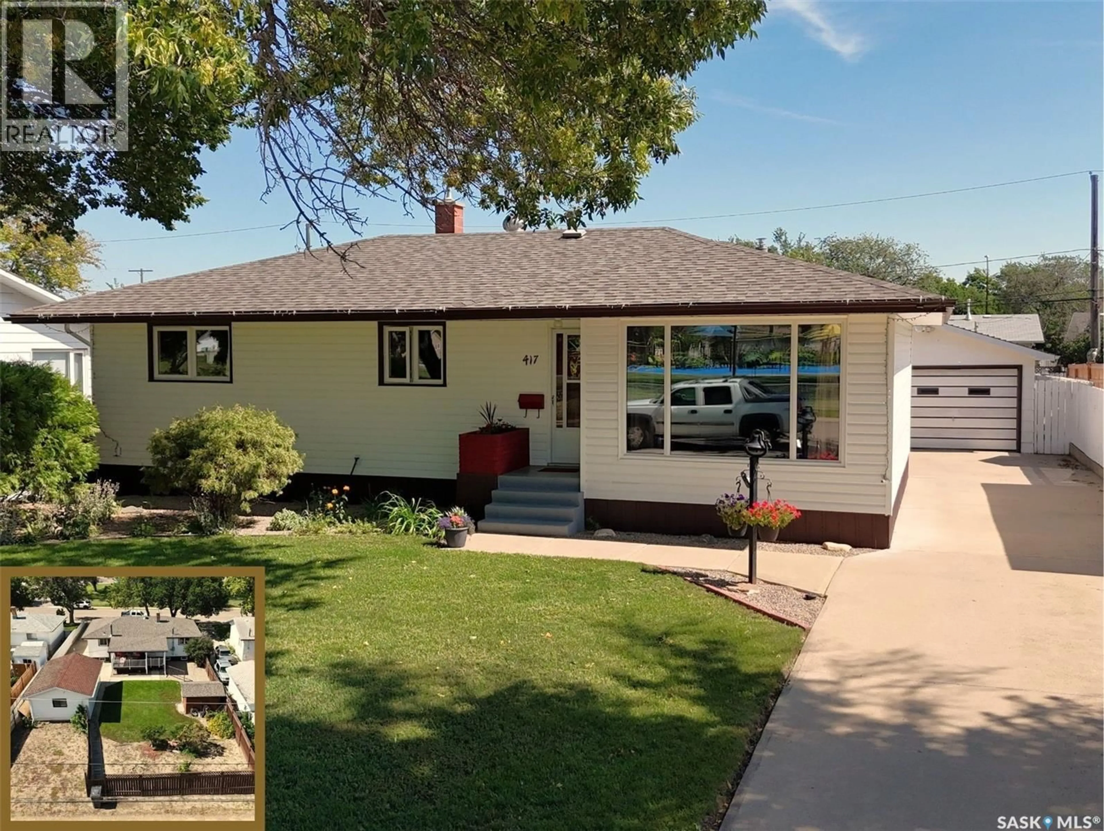 Home with vinyl exterior material, street for 417 CENTRAL AVENUE, Swift Current Saskatchewan S9H3G5