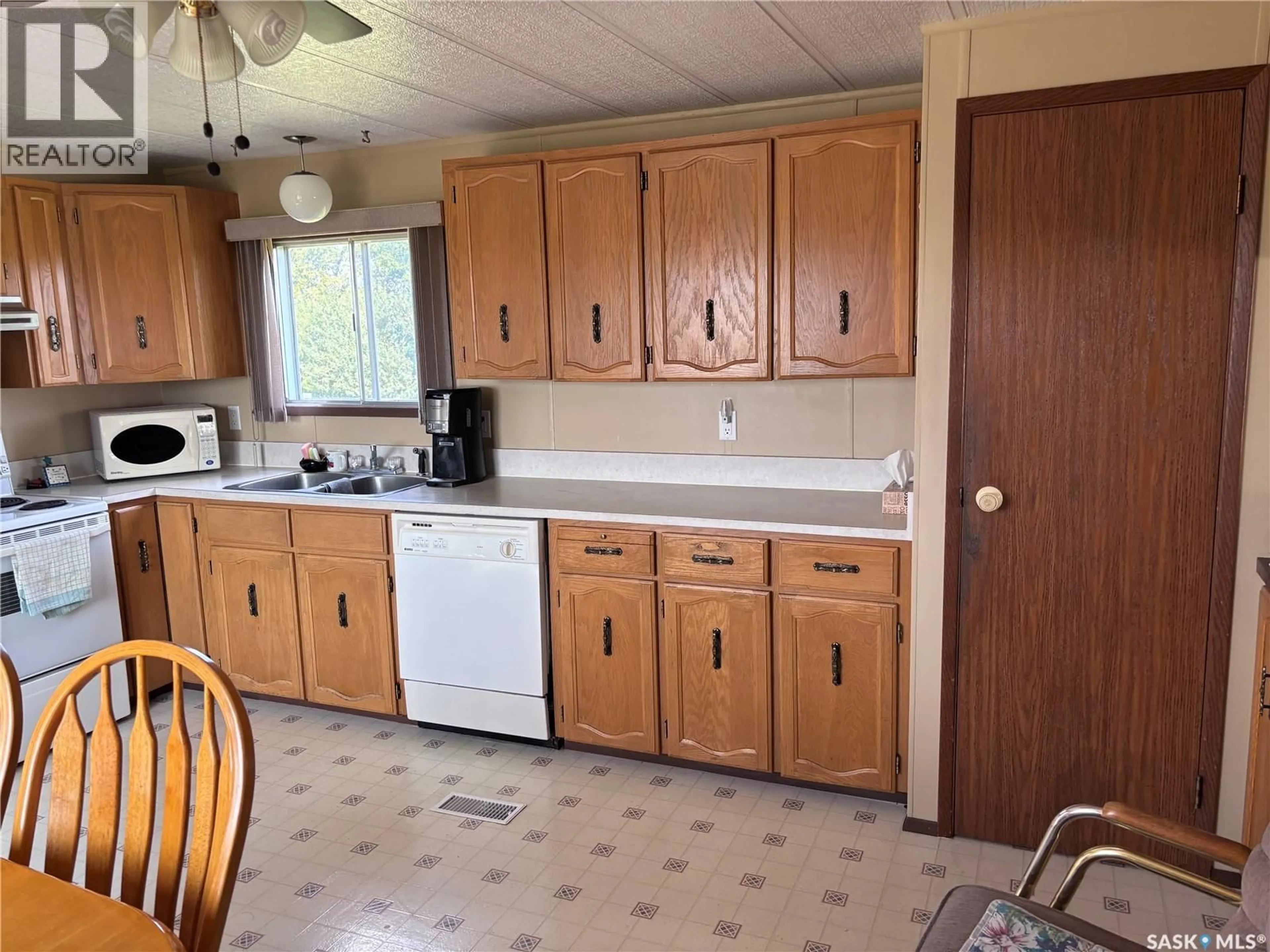 Standard kitchen, unknown for EMPEY ACREAGE, Aneroid Saskatchewan S0N0C0