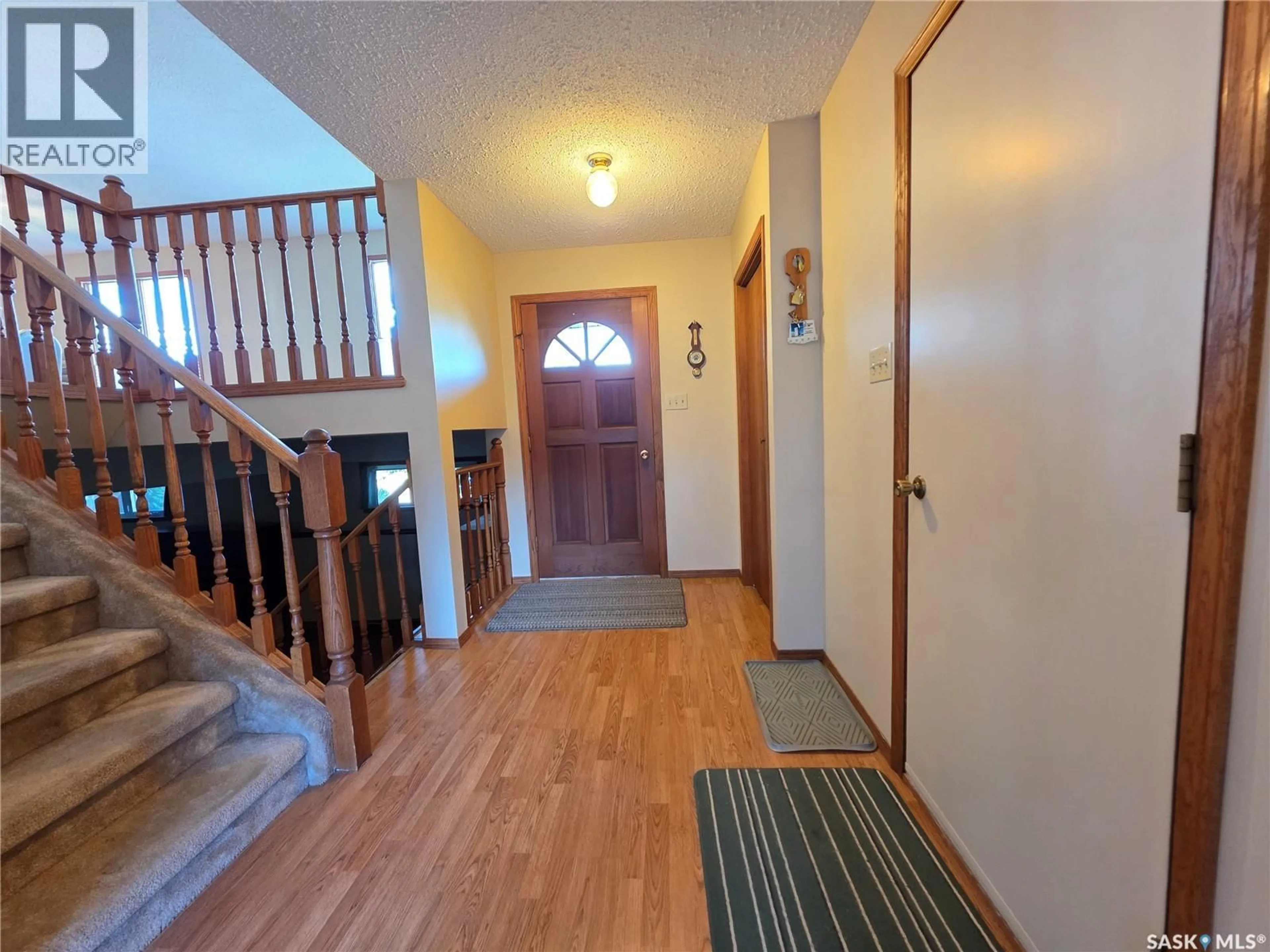 Indoor foyer for 310 ASPEN DRIVE, Swift Current Saskatchewan S9H4T1