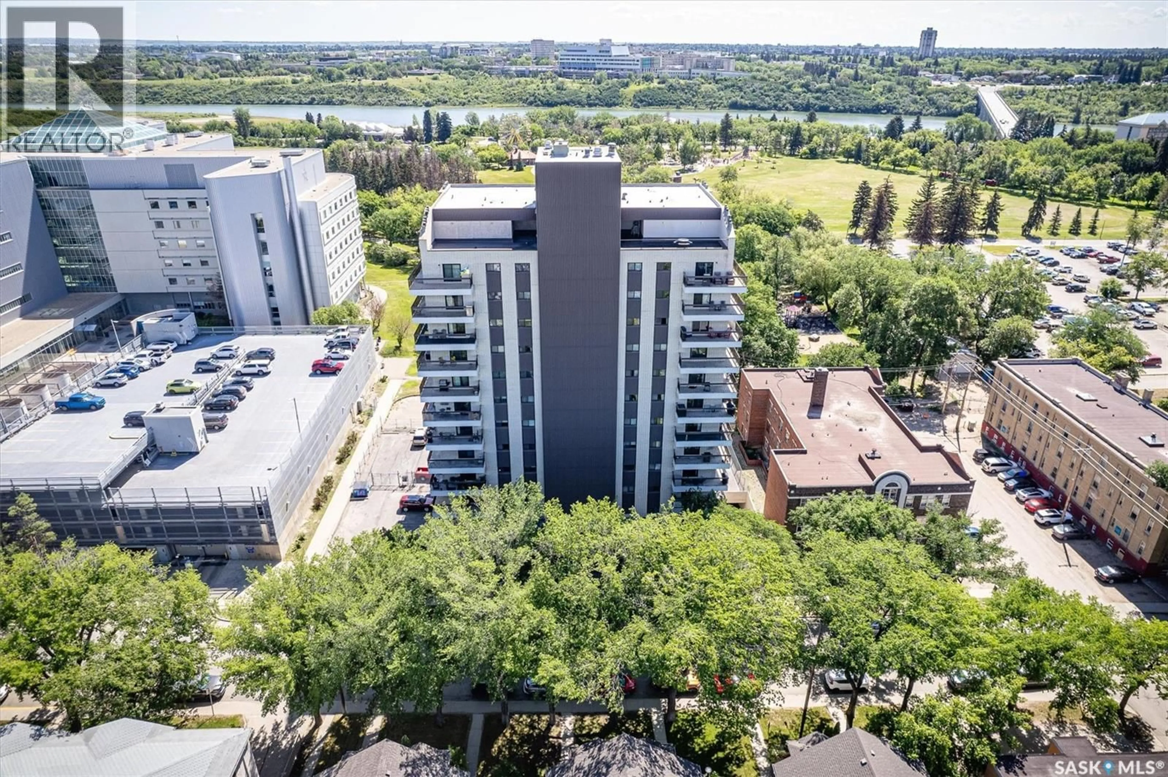 A pic from outside/outdoor area/front of a property/back of a property/a pic from drone, city buildings view from balcony for 510 - 704 5TH AVENUE N, Saskatoon Saskatchewan S7K2R2