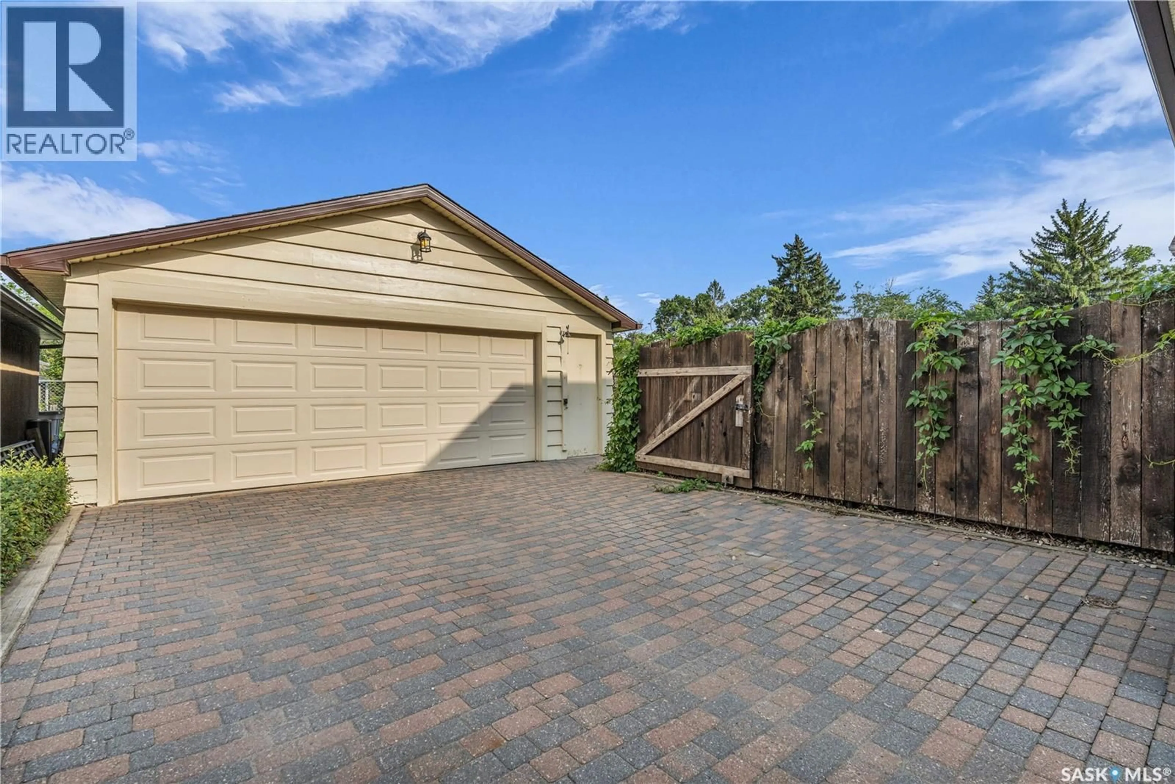A pic from outside/outdoor area/front of a property/back of a property/a pic from drone, street for 13 LAMONT CRESCENT, Regina Saskatchewan S4S4A3