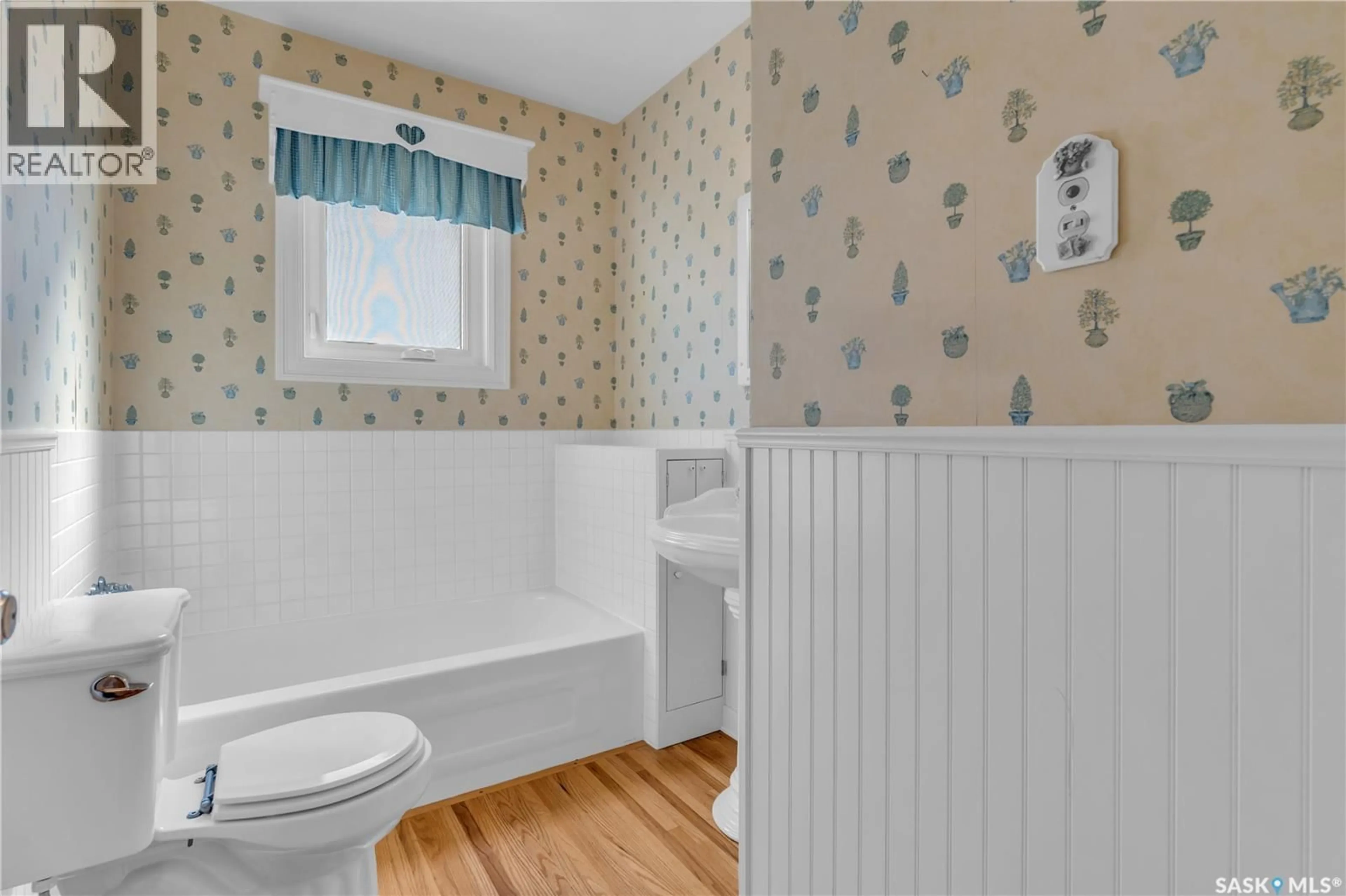 Standard bathroom, unknown for 13 LAMONT CRESCENT, Regina Saskatchewan S4S4A3