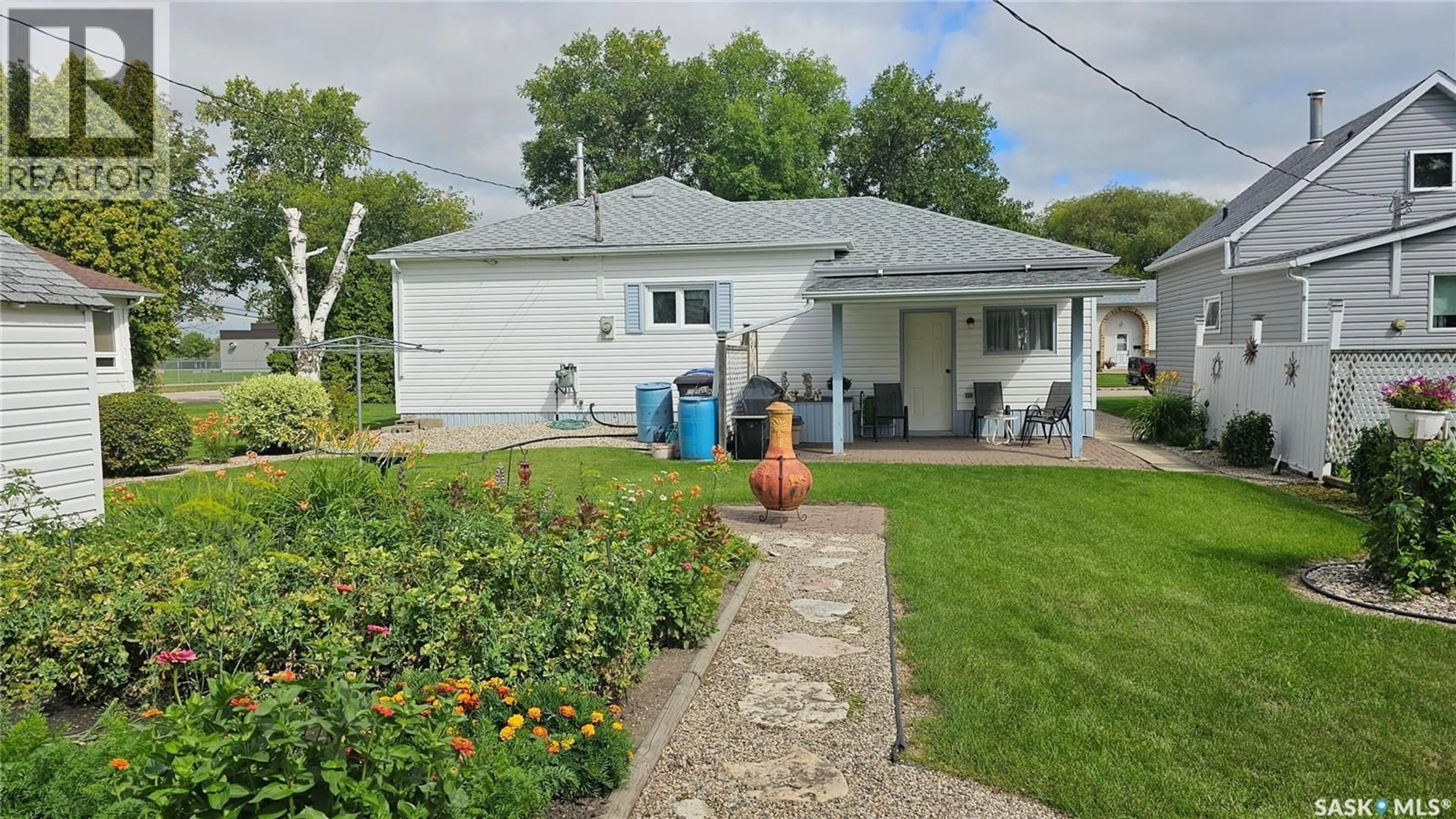 A pic from outside/outdoor area/front of a property/back of a property/a pic from drone, street for 1135 9TH STREET, Humboldt Saskatchewan S0K2A0