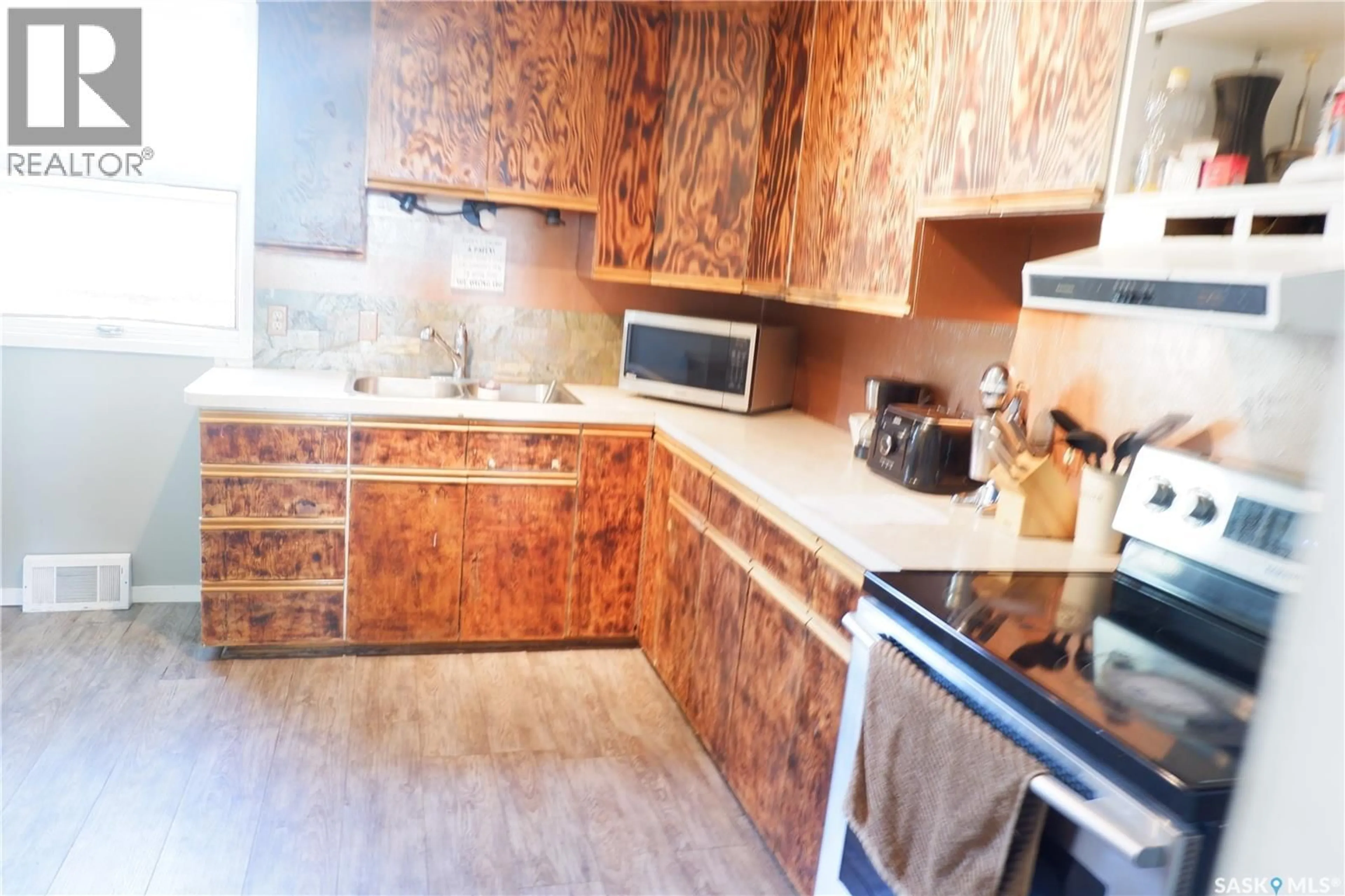 Standard kitchen, unknown for 305 1ST STREET, Mossbank Saskatchewan S0H3G0