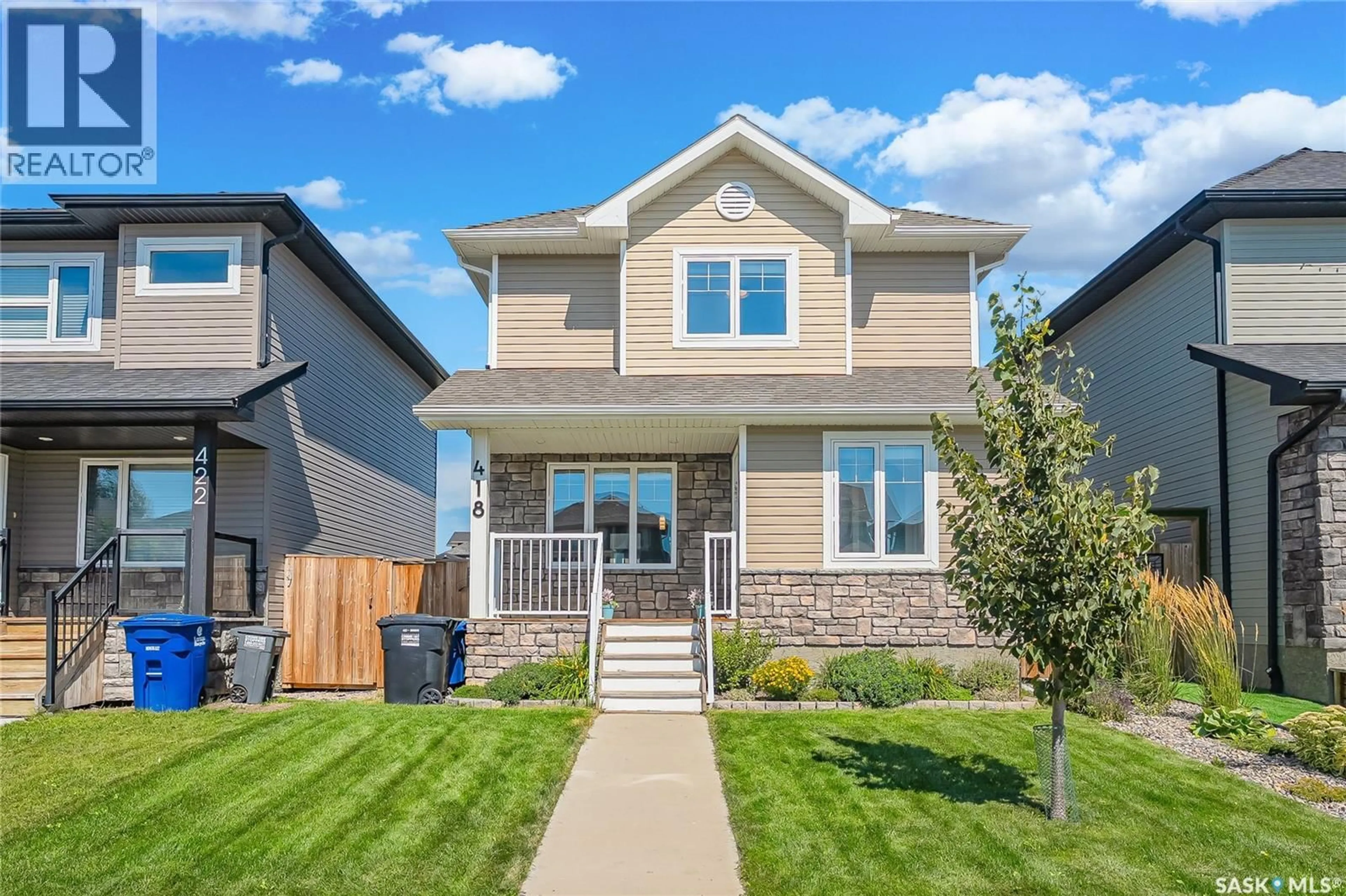 Home with vinyl exterior material, street for 418 VELTKAMP CRESCENT, Saskatoon Saskatchewan S7T0S2