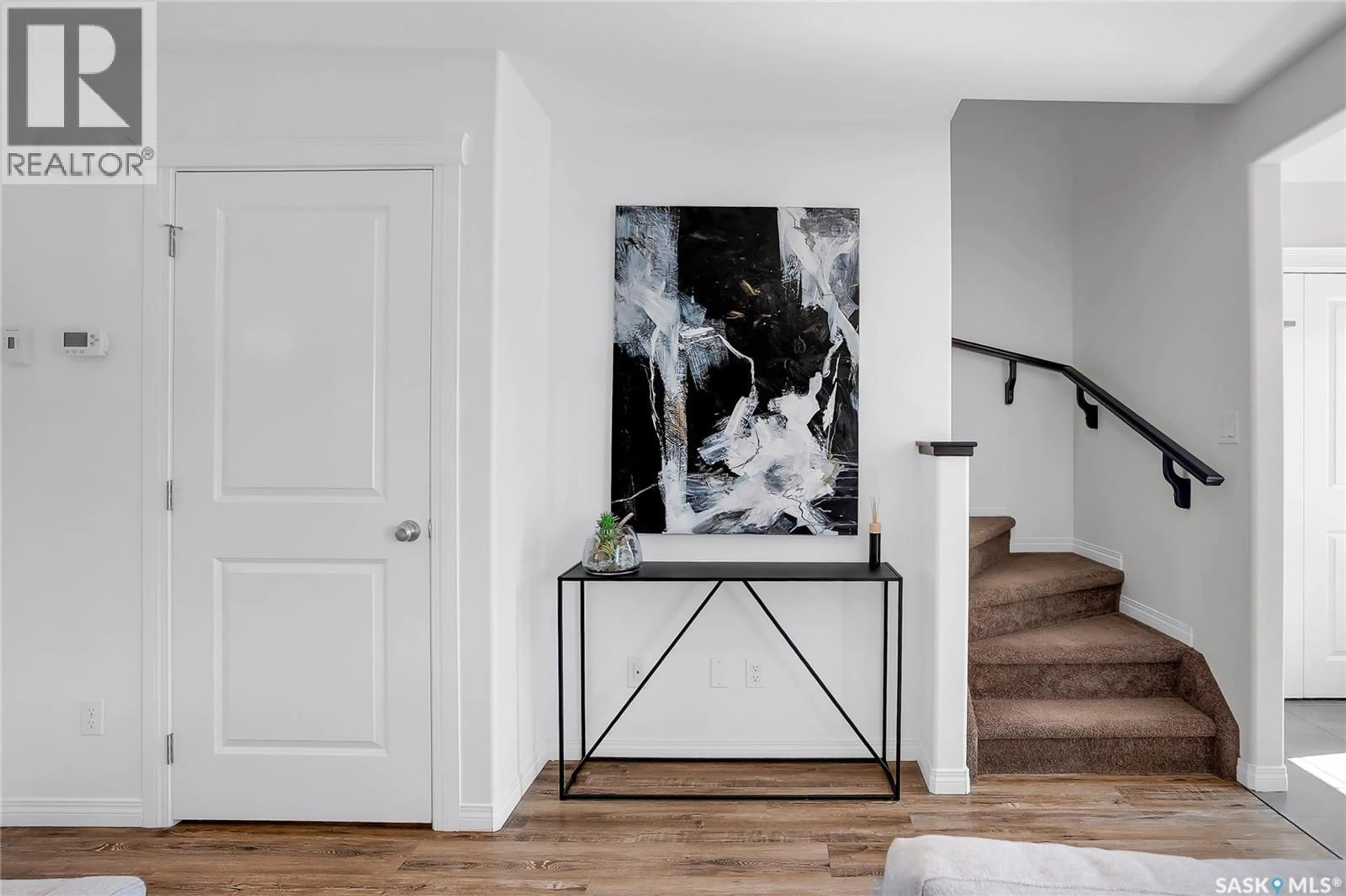 Indoor entryway for 418 VELTKAMP CRESCENT, Saskatoon Saskatchewan S7T0S2