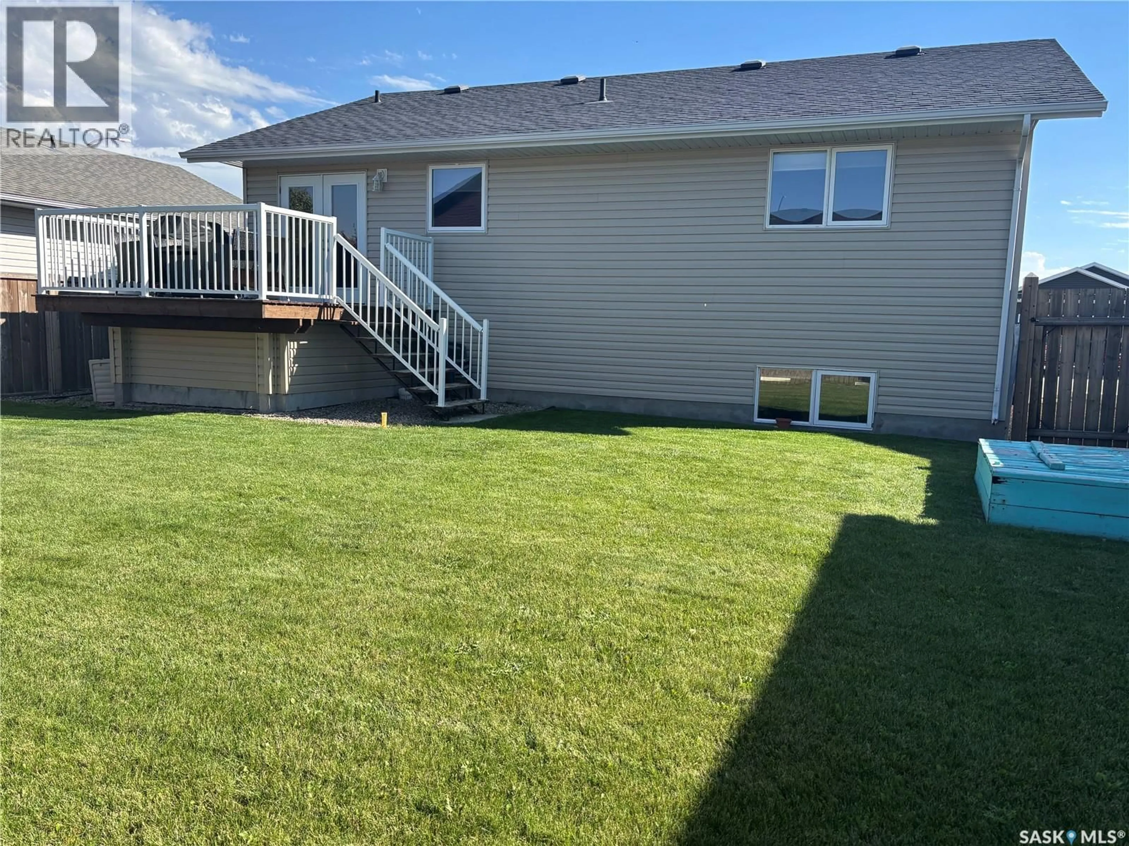 Patio, unknown for 813 LOCHWOOD PLACE, Swift Current Saskatchewan S9H4W9