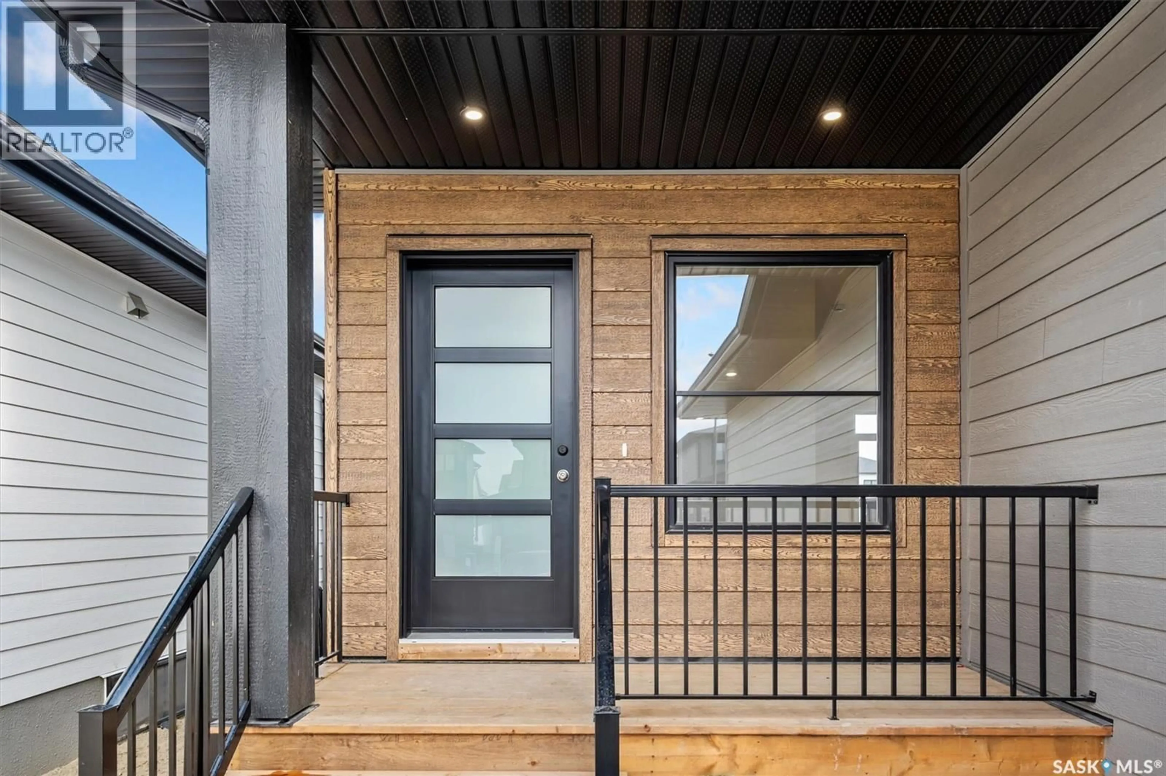 Indoor entryway for 127 KATZ AVENUE, Saskatoon Saskatchewan S7V1S9