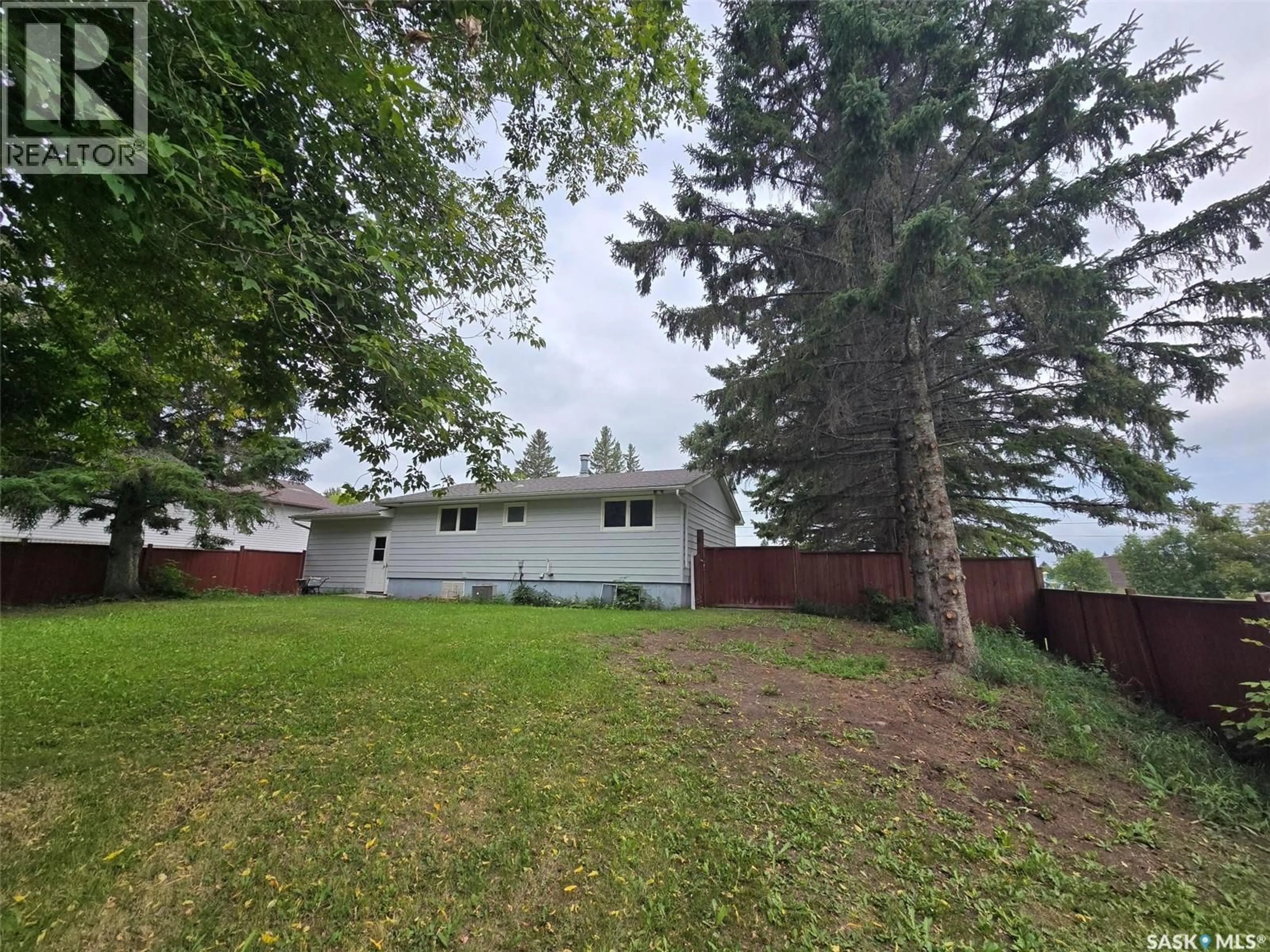 A pic from outside/outdoor area/front of a property/back of a property/a pic from drone, unknown for 919 SOUTHESK STREET, Whitewood Saskatchewan S0G5C0